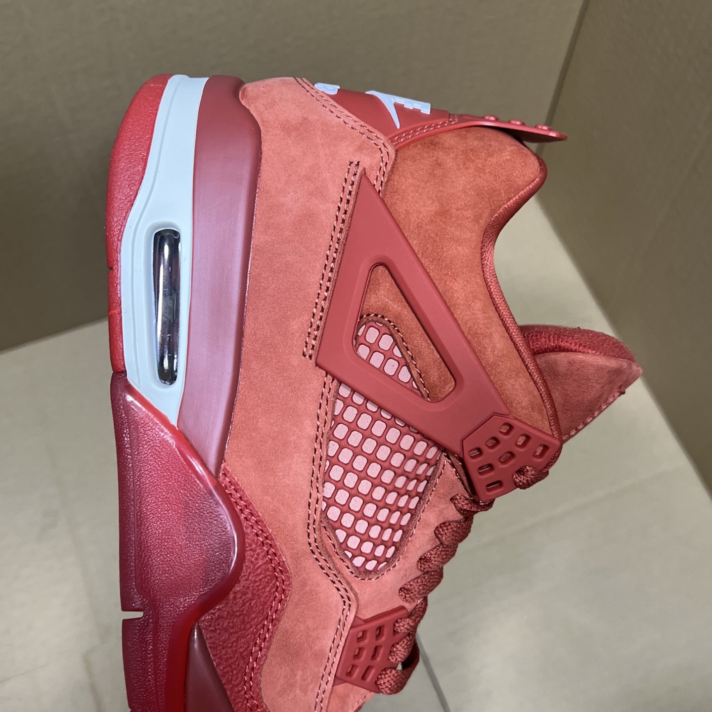 年度重磅福利！R1版AJ4系列特价！市场知名外贸R1版本！早期老的DT，懂的人都懂！品质 口碑一直在线！