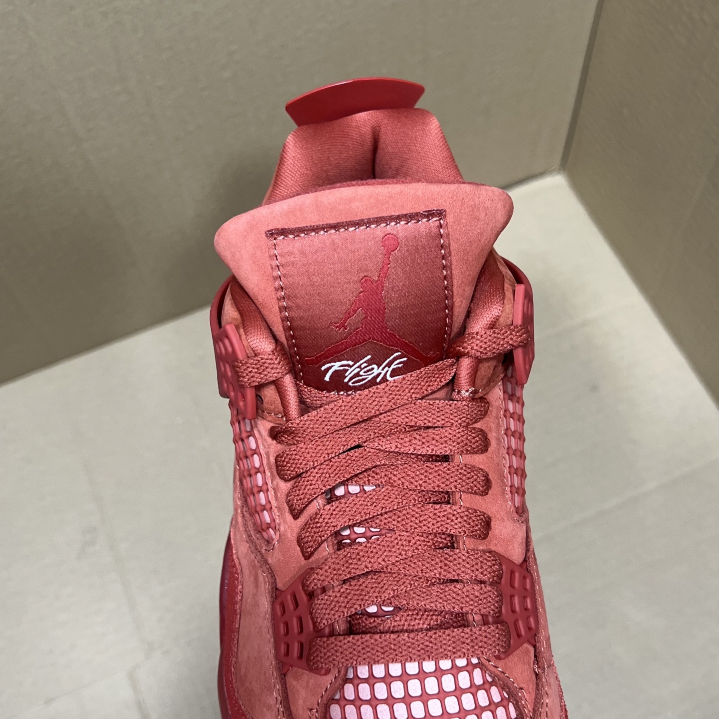 年度重磅福利！R1版AJ4系列特价！市场知名外贸R1版本！早期老的DT，懂的人都懂！品质 口碑一直在线！