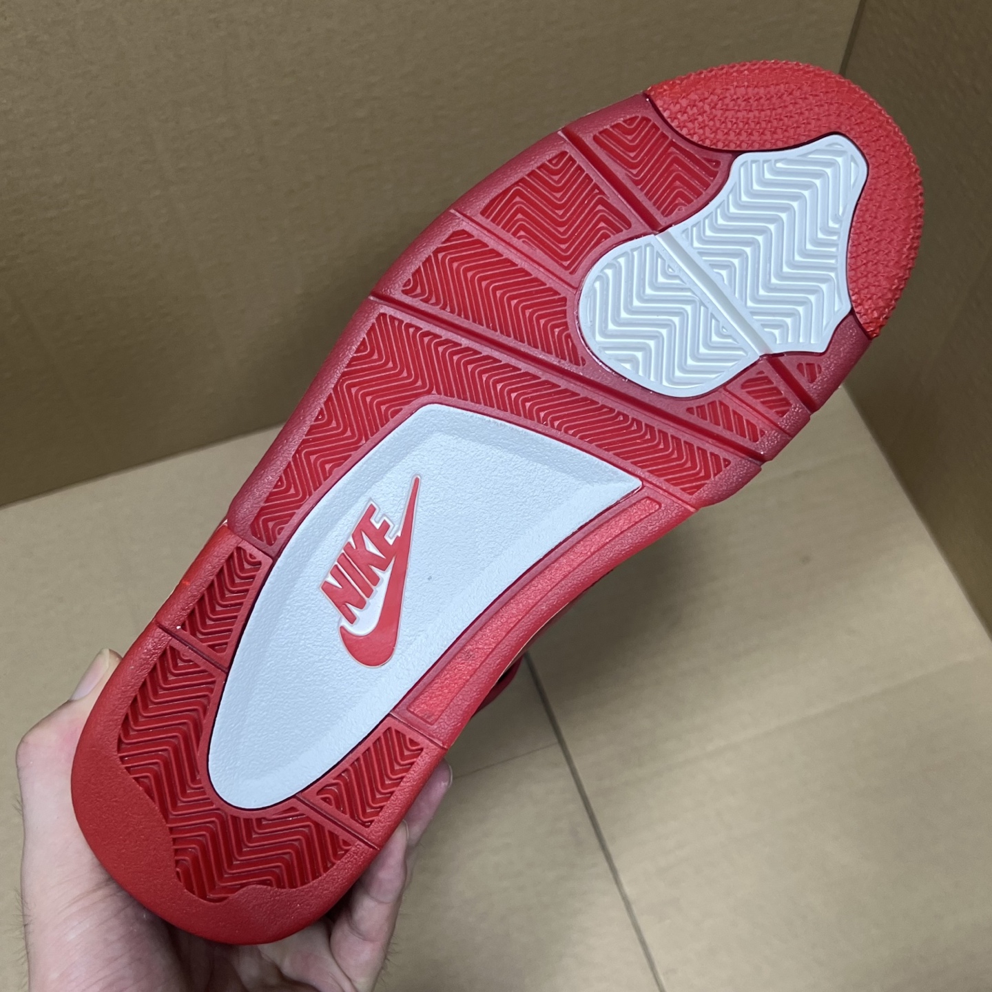 年度重磅福利！R1版AJ4系列特价！市场知名外贸R1版本！早期老的DT，懂的人都懂！品质 口碑一直在线！