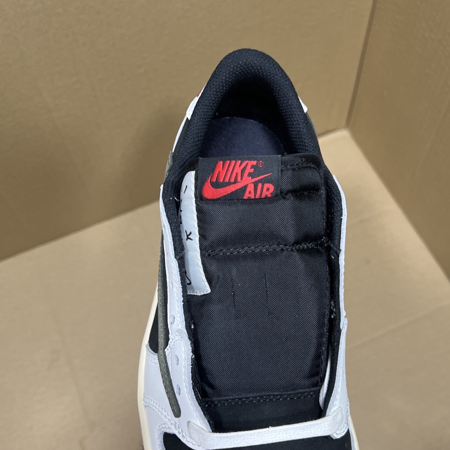 年度重磅福利！R1版AJ1倒勾低帮系列特价！市场知名外贸R1版本！早期老的DT，懂的人都懂！品质 口碑一