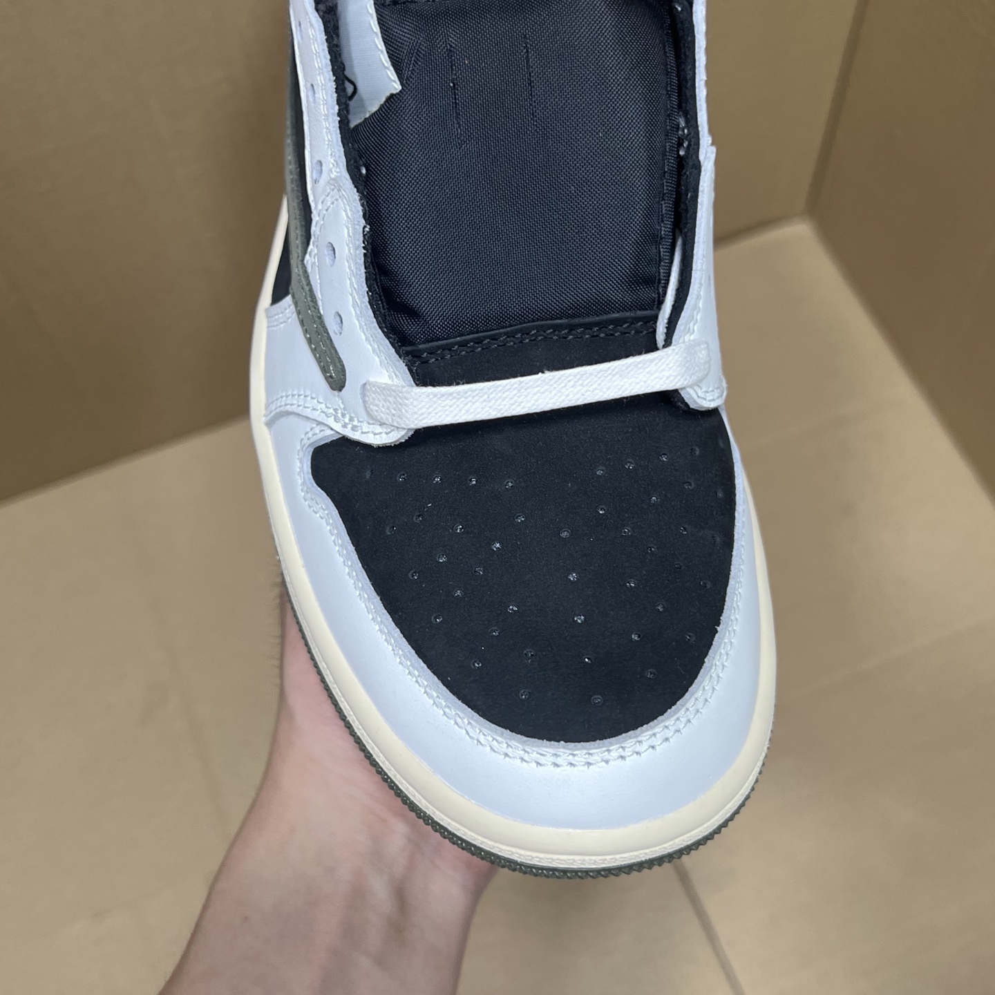 年度重磅福利！R1版AJ1倒勾低帮系列特价！市场知名外贸R1版本！早期老的DT，懂的人都懂！品质 口碑一