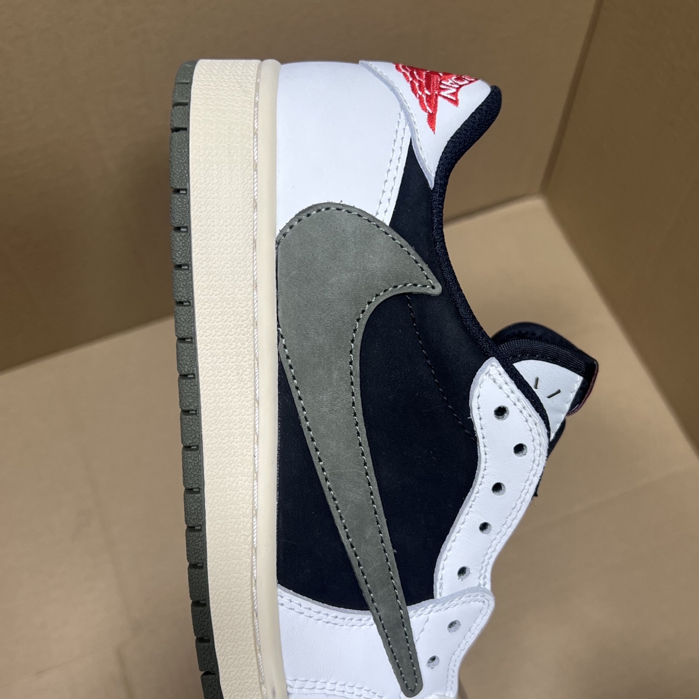 年度重磅福利！R1版AJ1倒勾低帮系列特价！市场知名外贸R1版本！早期老的DT，懂的人都懂！品质 口碑一