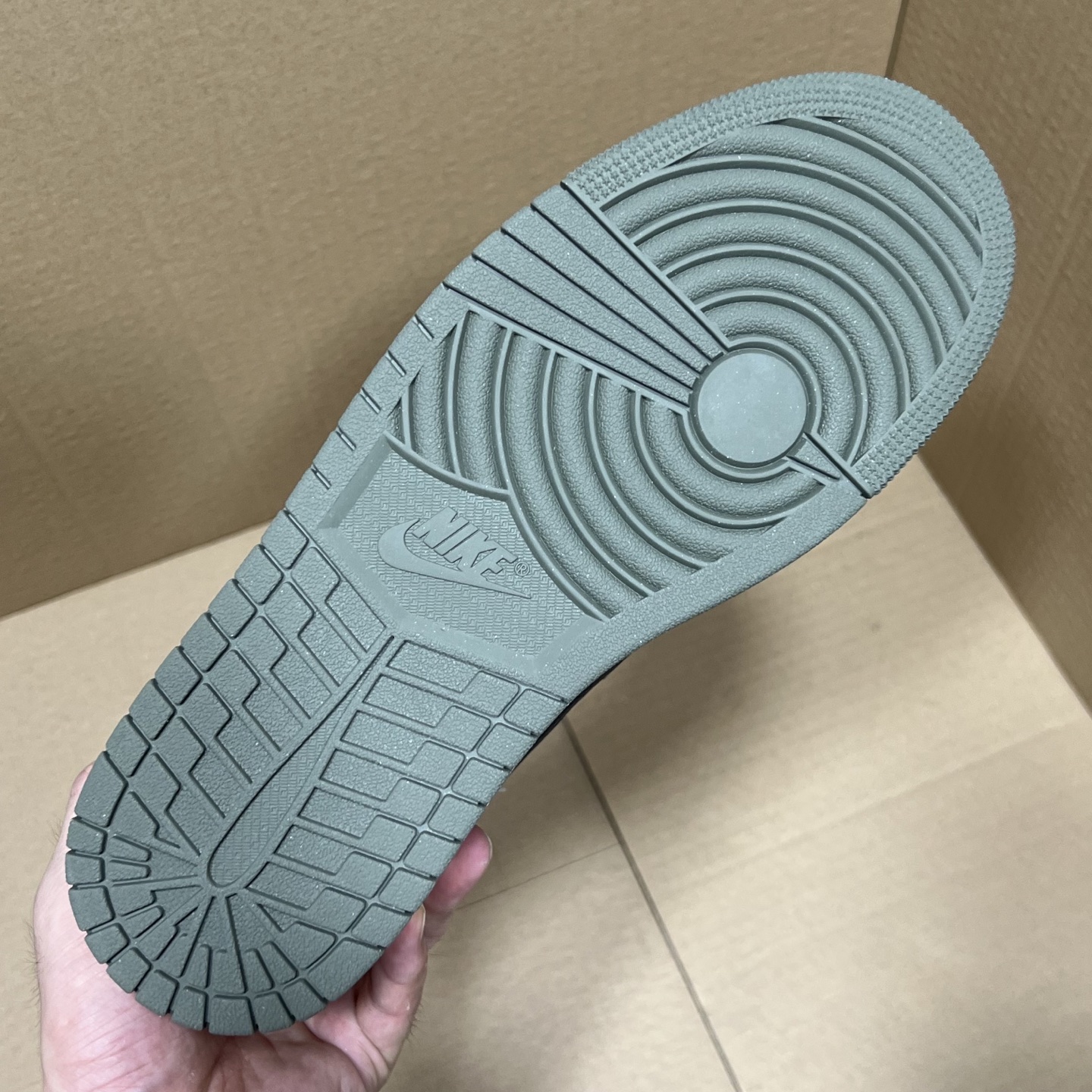 年度重磅福利！R1版AJ1倒勾低帮系列特价！市场知名外贸R1版本！早期老的DT，懂的人都懂！品质 口碑一