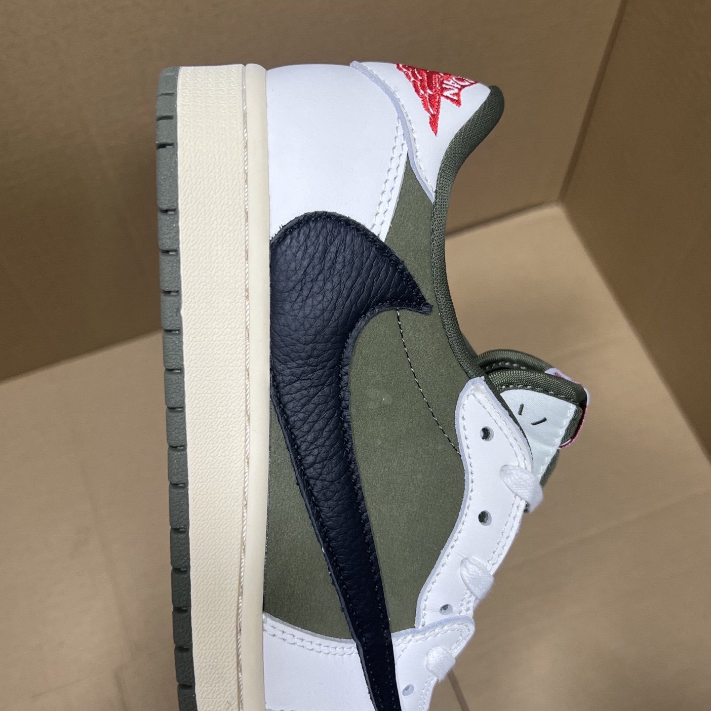 年度重磅福利！R1版AJ1倒勾低帮系列特价！市场知名外贸R1版本！早期老的DT，懂的人都懂！品质 口碑一