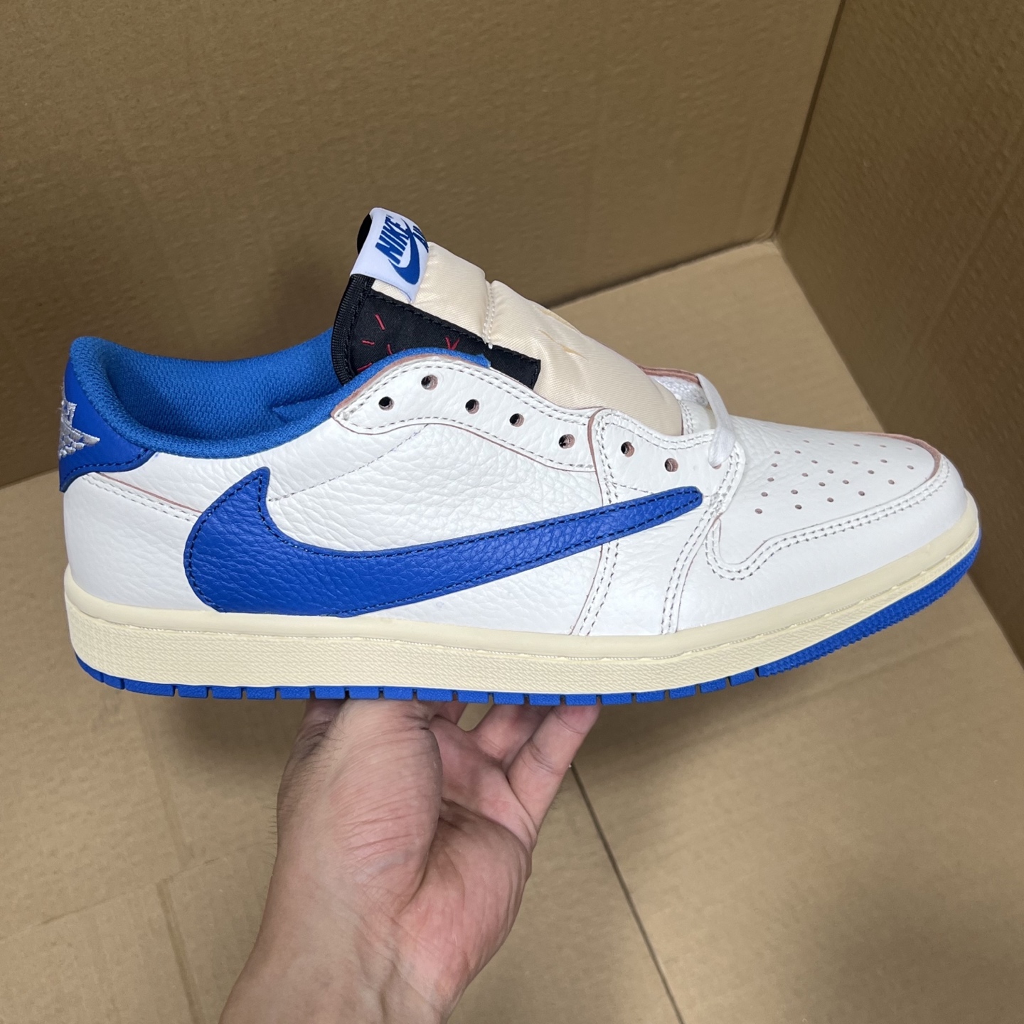 年度重磅福利！R1版AJ1倒勾低帮系列特价！市场知名外贸R1版本！早期老的DT，懂的人都懂！品质 口碑一