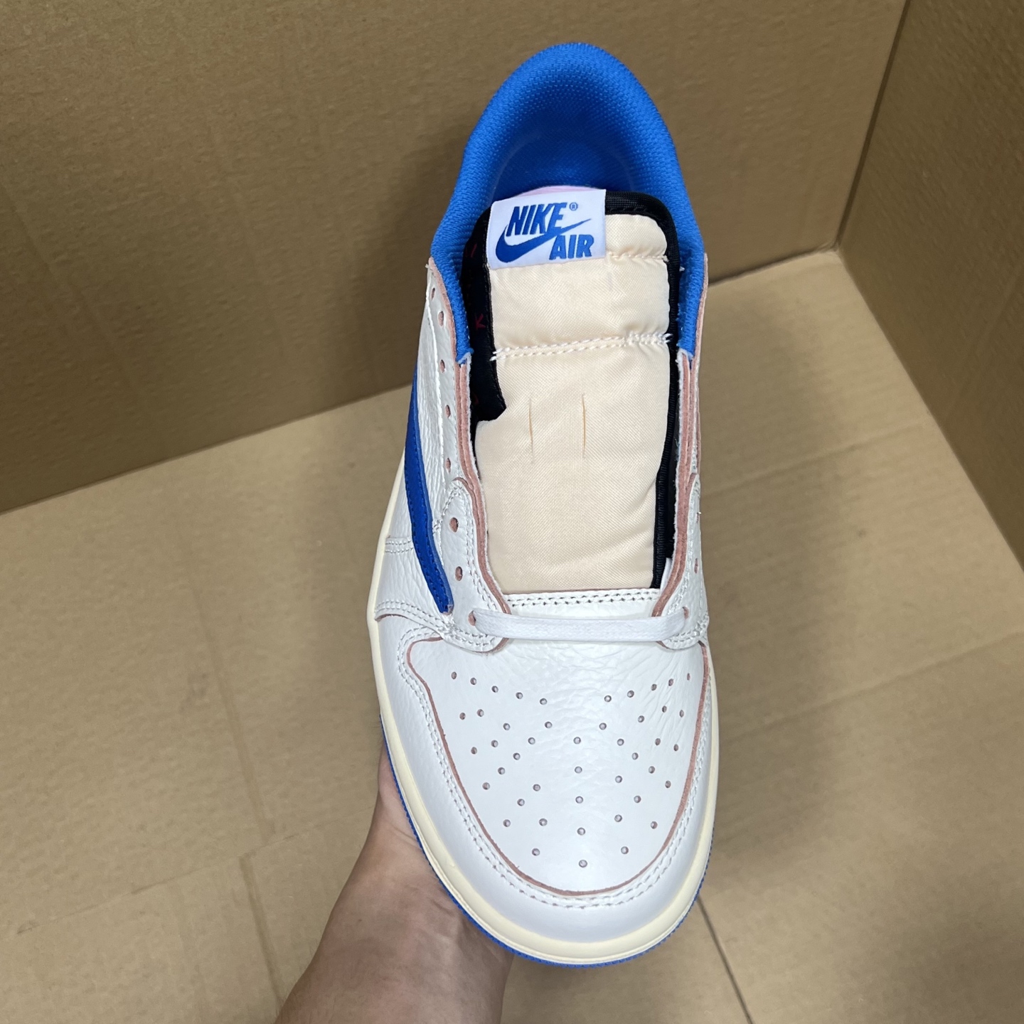 年度重磅福利！R1版AJ1倒勾低帮系列特价！市场知名外贸R1版本！早期老的DT，懂的人都懂！品质 口碑一