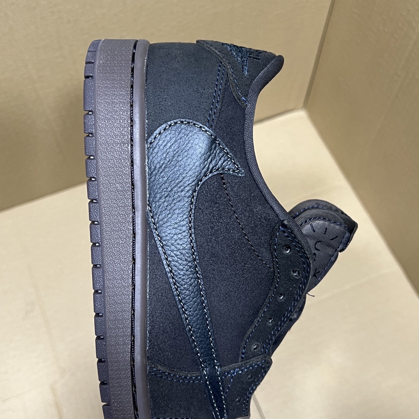 年度重磅福利！R1版AJ1倒勾低帮系列特价！市场知名外贸R1版本！早期老的DT，懂的人都懂！品质 口碑一