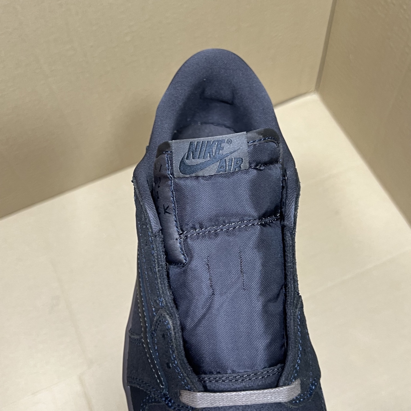 年度重磅福利！R1版AJ1倒勾低帮系列特价！市场知名外贸R1版本！早期老的DT，懂的人都懂！品质 口碑一