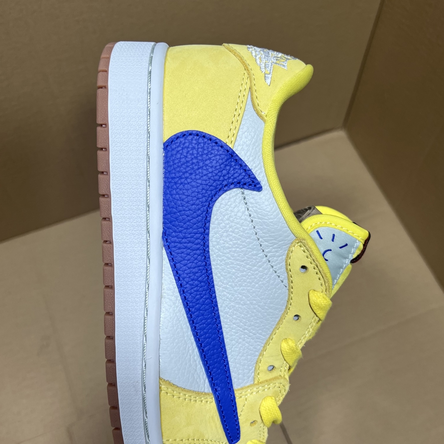 年度重磅福利！R1版AJ1倒勾低帮系列特价！市场知名外贸R1版本！早期老的DT，懂的人都懂！品质 口碑一