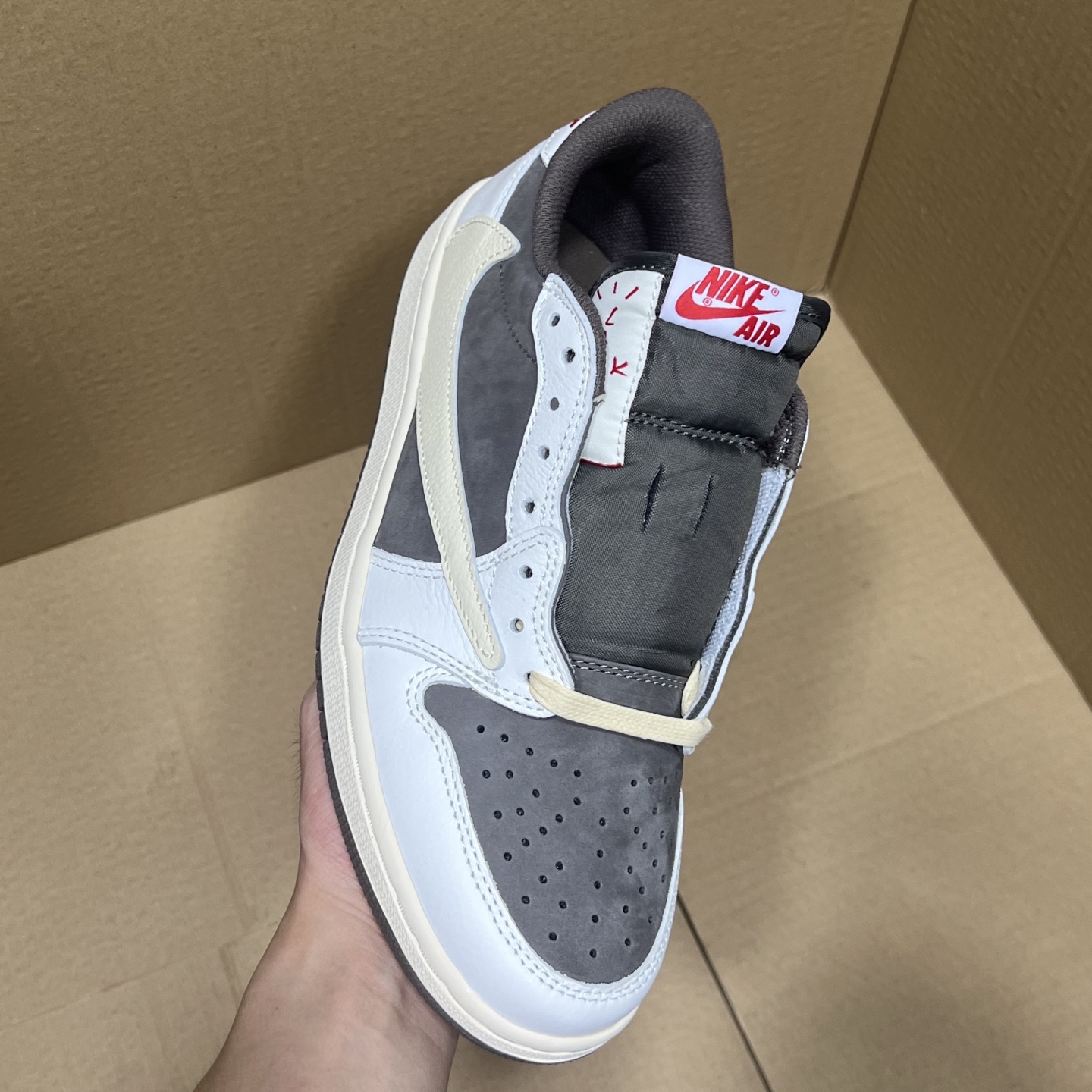 年度重磅福利！R1版AJ1倒勾低帮系列特价！市场知名外贸R1版本！早期老的DT，懂的人都懂！品质 口碑一