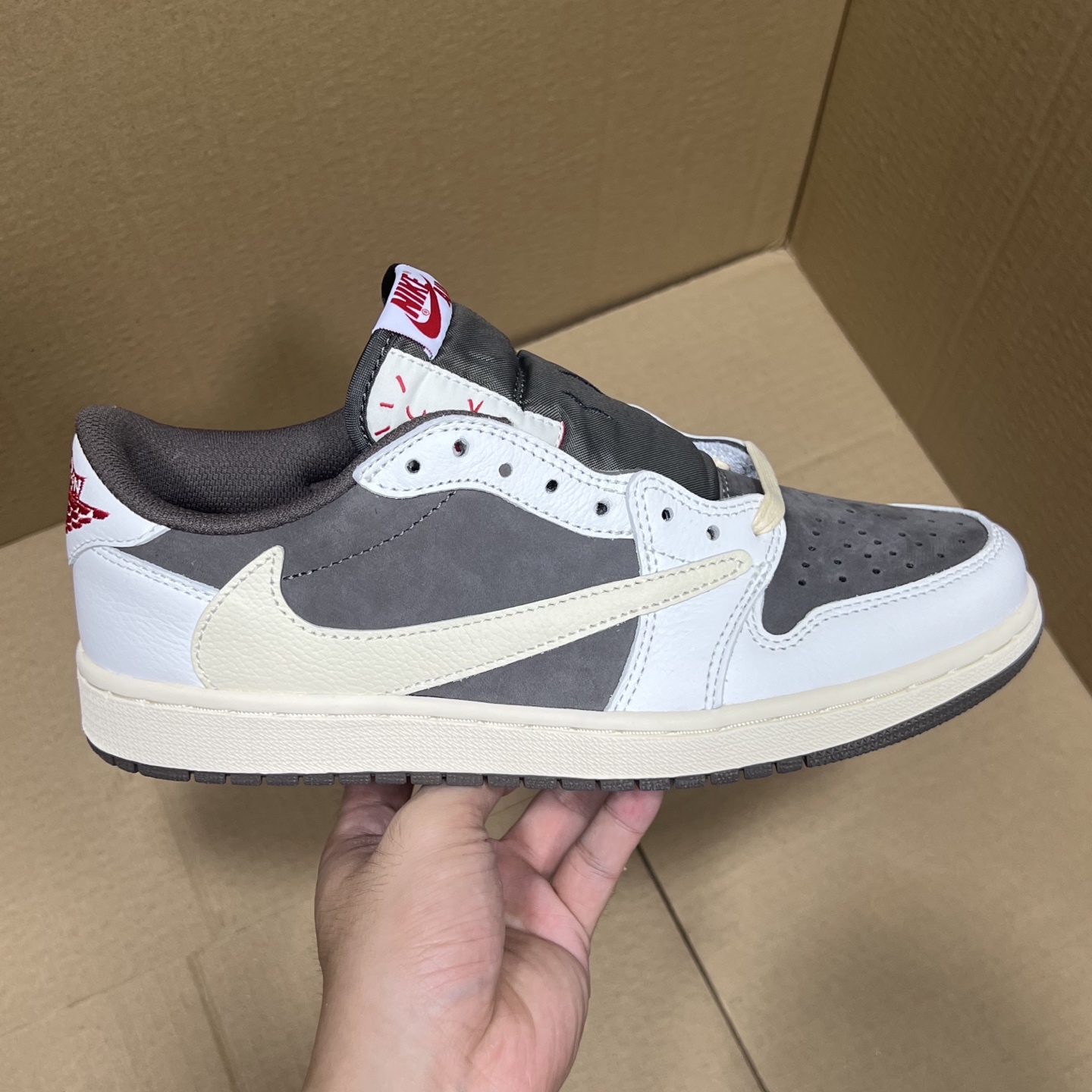 年度重磅福利！R1版AJ1倒勾低帮系列特价！市场知名外贸R1版本！早期老的DT，懂的人都懂！品质 口碑一