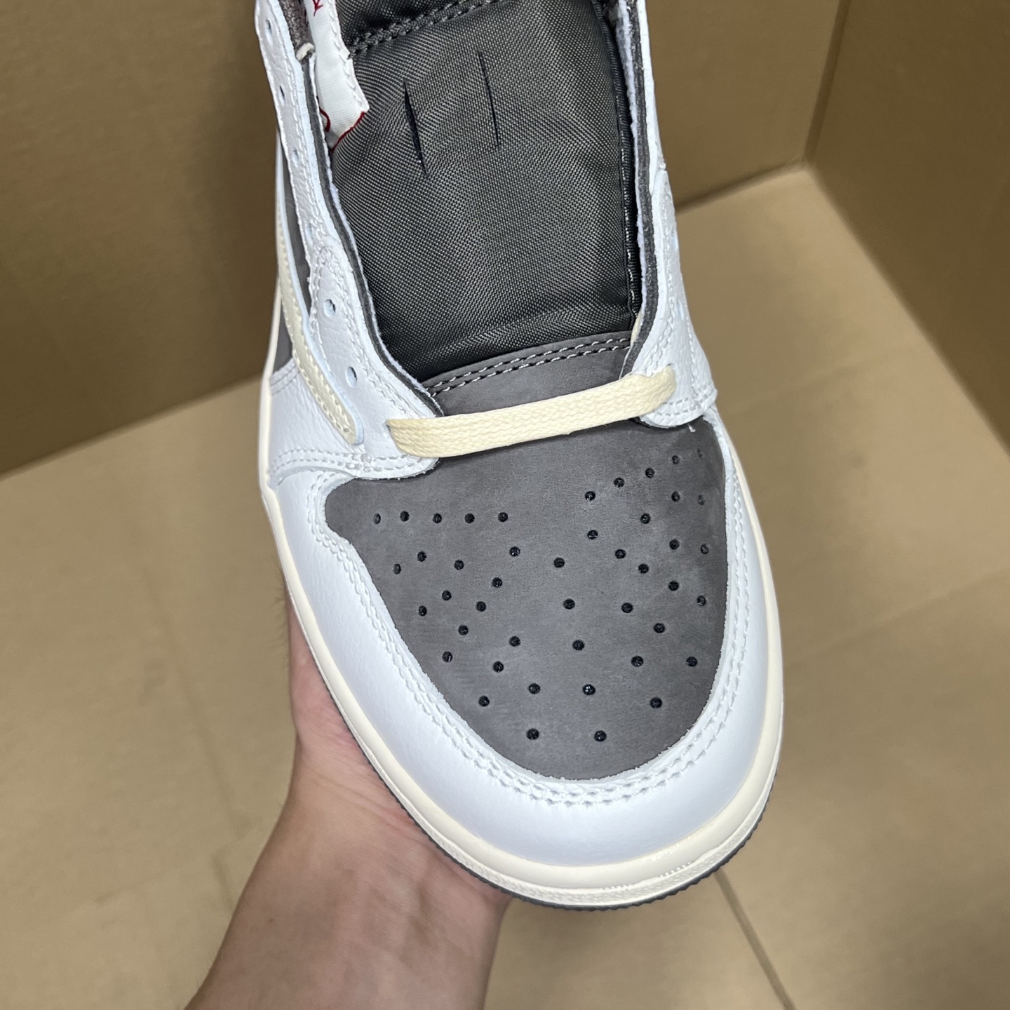 年度重磅福利！R1版AJ1倒勾低帮系列特价！市场知名外贸R1版本！早期老的DT，懂的人都懂！品质 口碑一