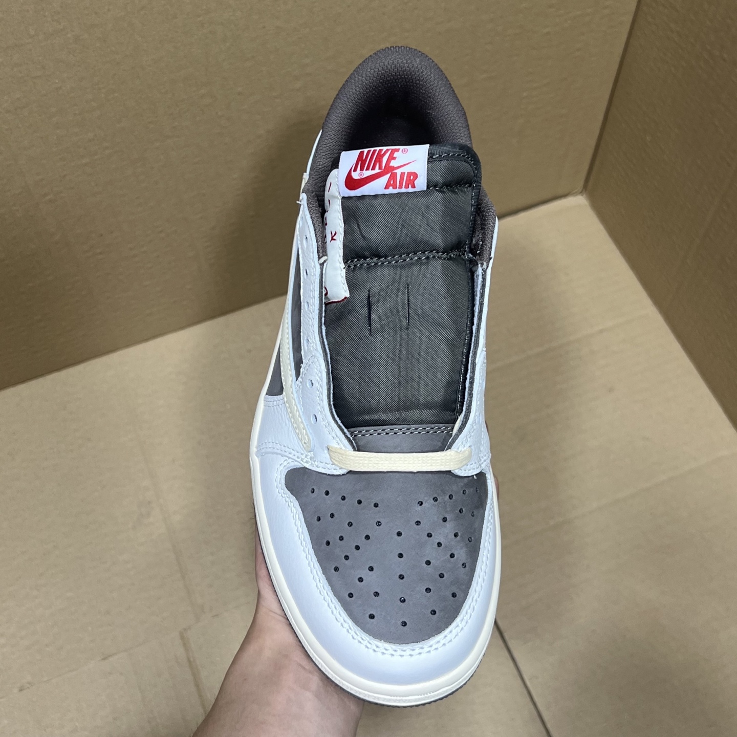 年度重磅福利！R1版AJ1倒勾低帮系列特价！市场知名外贸R1版本！早期老的DT，懂的人都懂！品质 口碑一