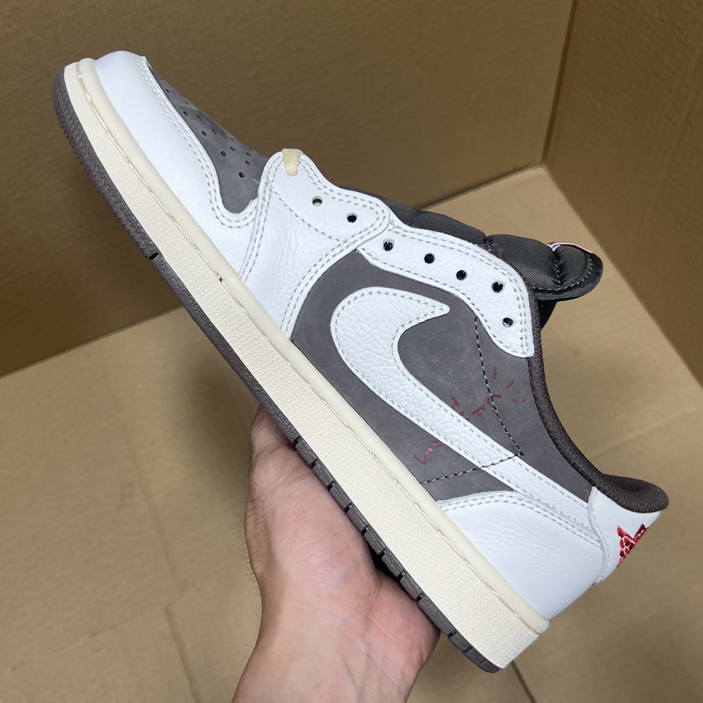 年度重磅福利！R1版AJ1倒勾低帮系列特价！市场知名外贸R1版本！早期老的DT，懂的人都懂！品质 口碑一