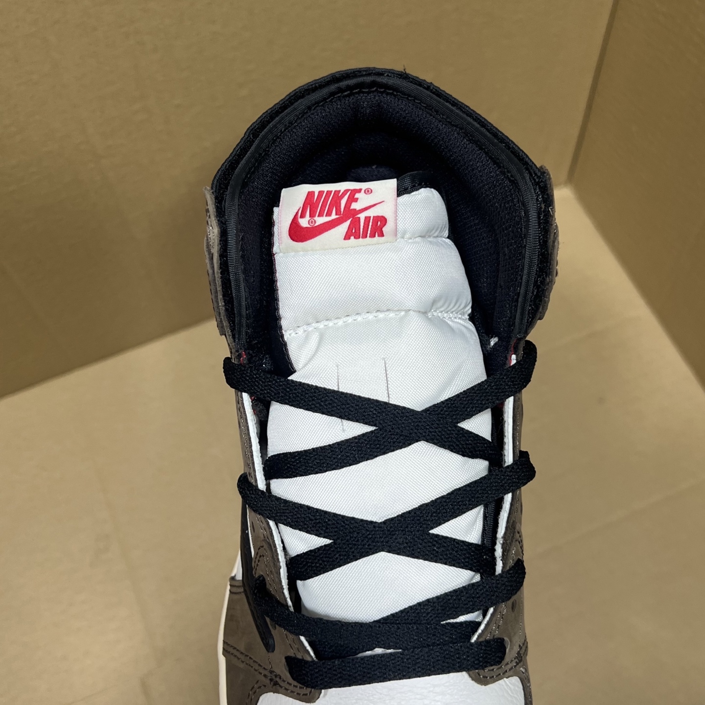 年度重磅福利！R1版AJ1倒勾高帮特价！市场知名外贸R1版本！早期老的DT，懂的人都懂！品质 口碑一直在