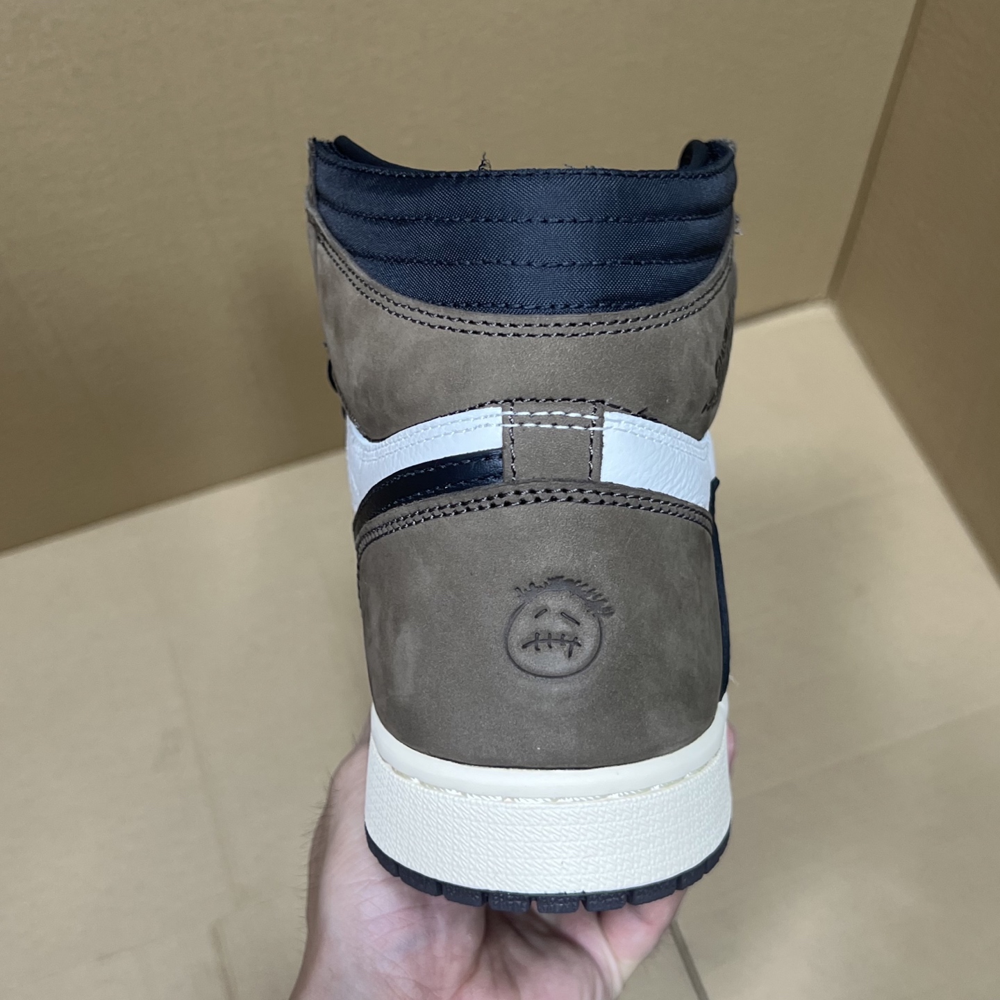 年度重磅福利！R1版AJ1倒勾高帮特价！市场知名外贸R1版本！早期老的DT，懂的人都懂！品质 口碑一直在