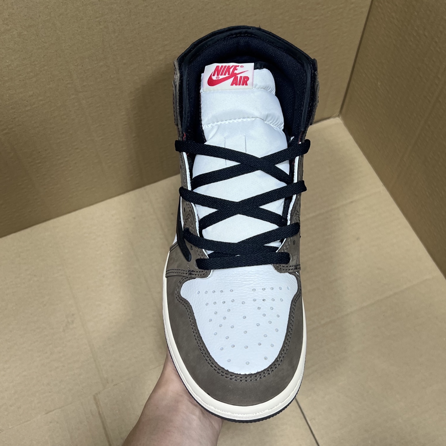 年度重磅福利！R1版AJ1倒勾高帮特价！市场知名外贸R1版本！早期老的DT，懂的人都懂！品质 口碑一直在