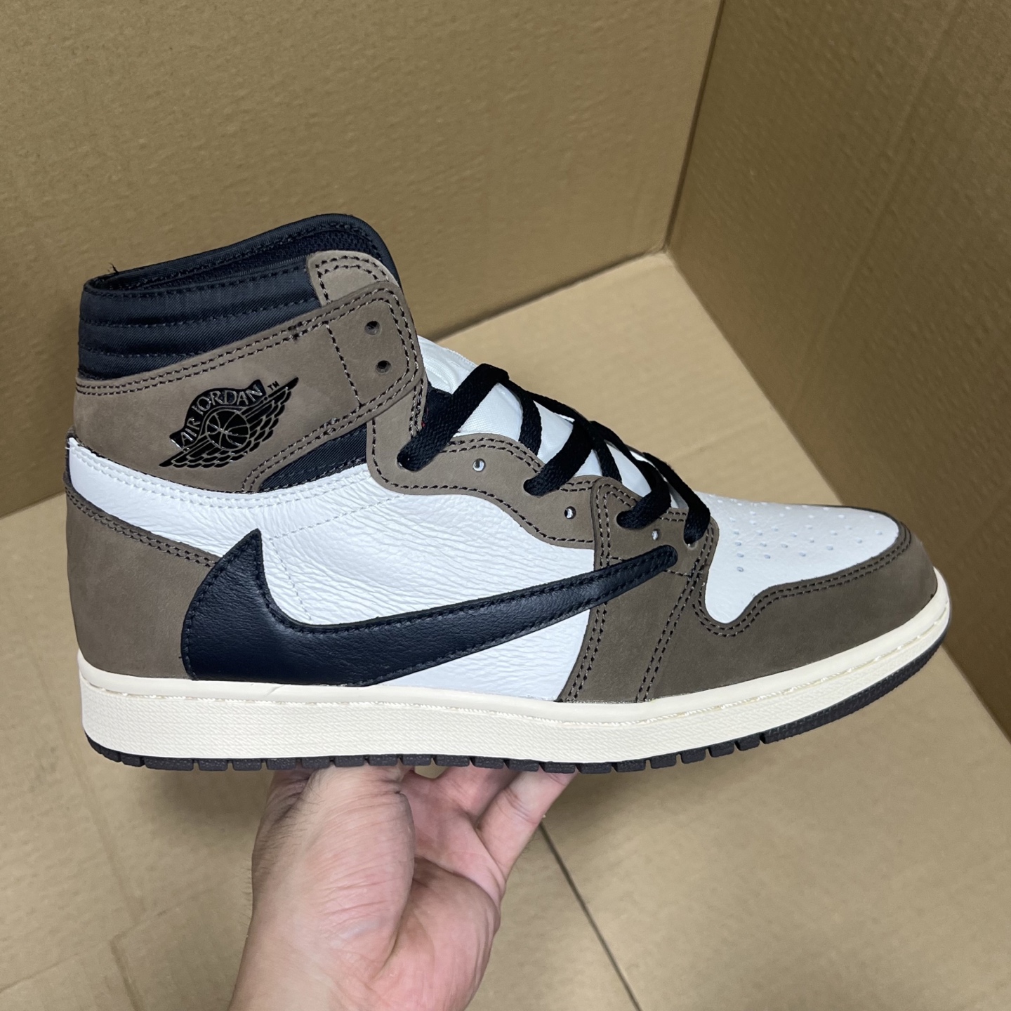 年度重磅福利！R1版AJ1倒勾高帮特价！市场知名外贸R1版本！早期老的DT，懂的人都懂！品质 口碑一直在