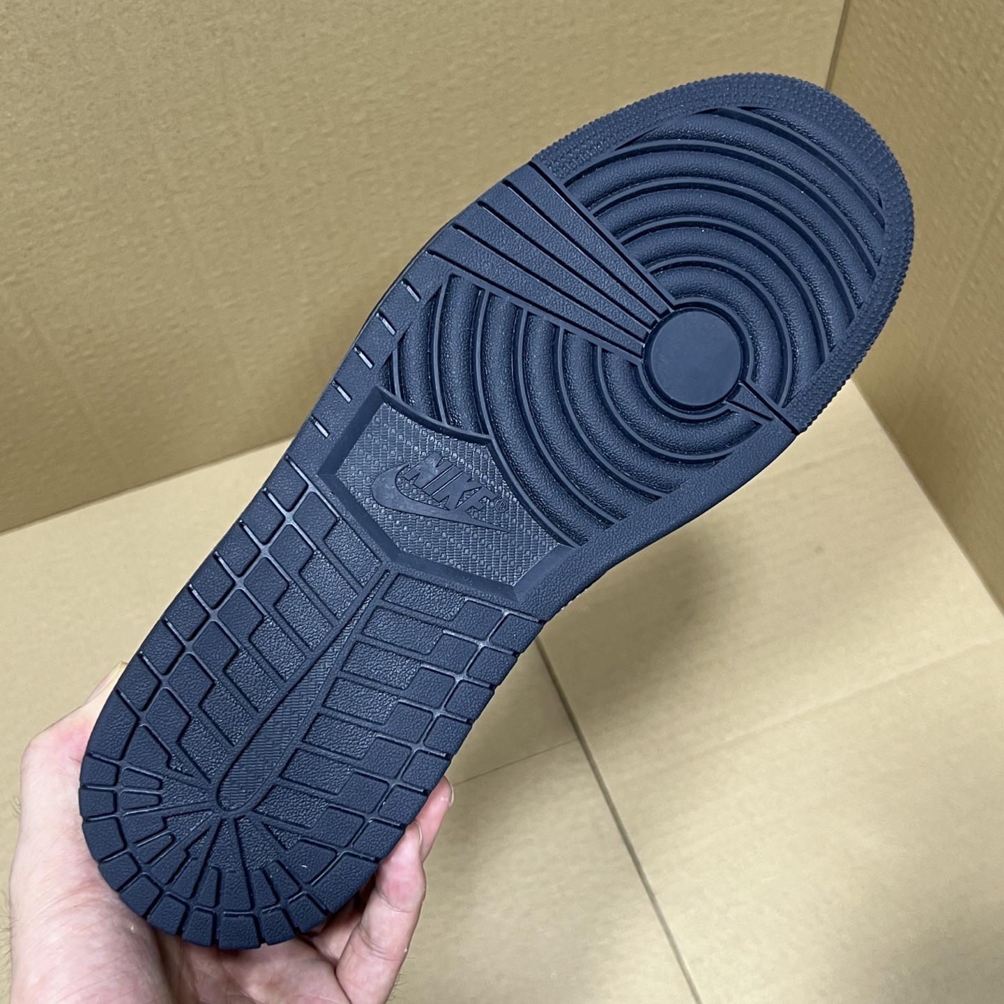 年度重磅福利！R1版AJ1倒勾低帮系列特价！市场知名外贸R1版本！早期老的DT，懂的人都懂！品质 口碑一