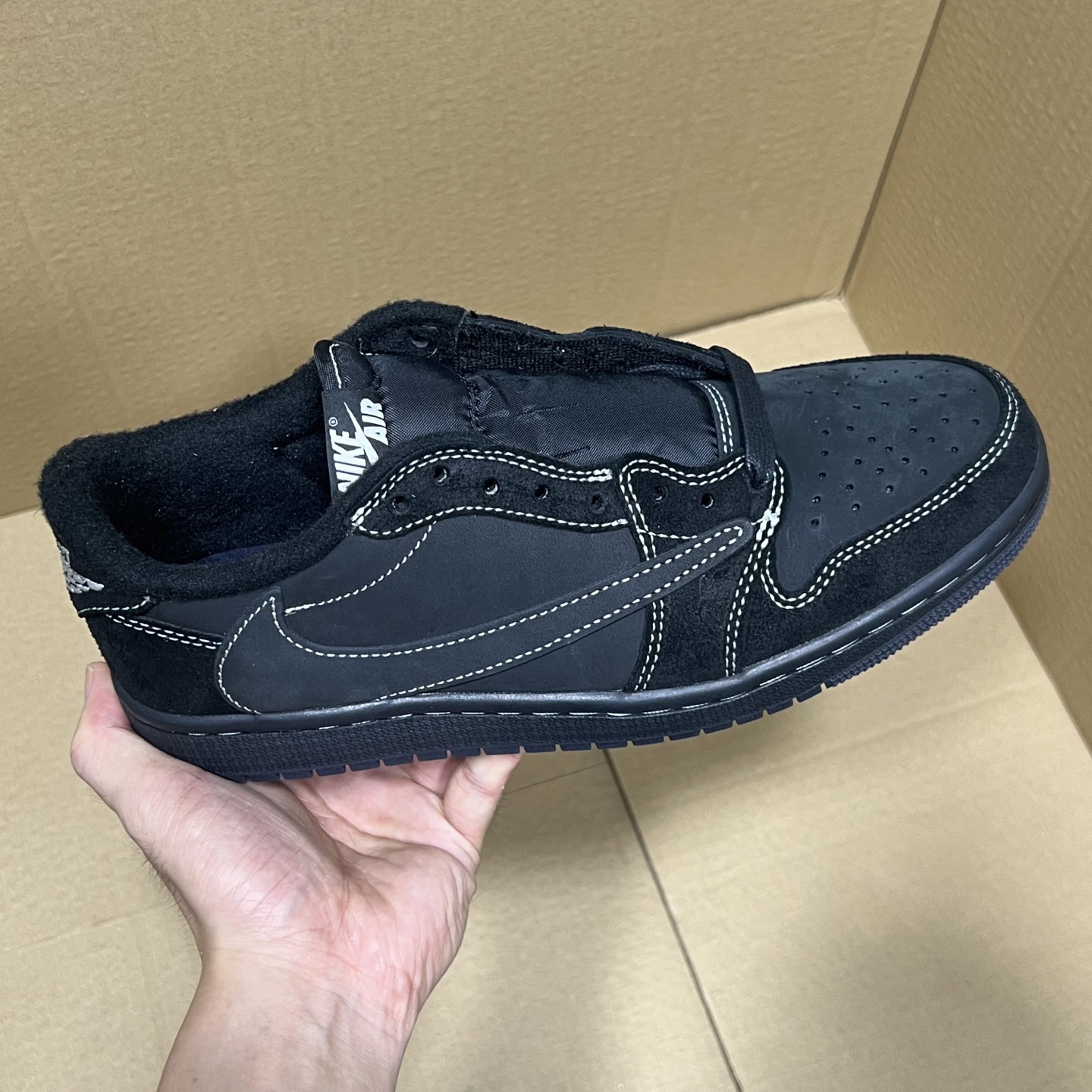 双十二福利开启！ R1版AJ4系列特价！价格下调！ 市场知名外贸R1版本！早期老的DT，懂的人都懂！品质 口碑一直在线！ 尺码36-48.5稳定输出！终端优势供货！ 编码AB275869