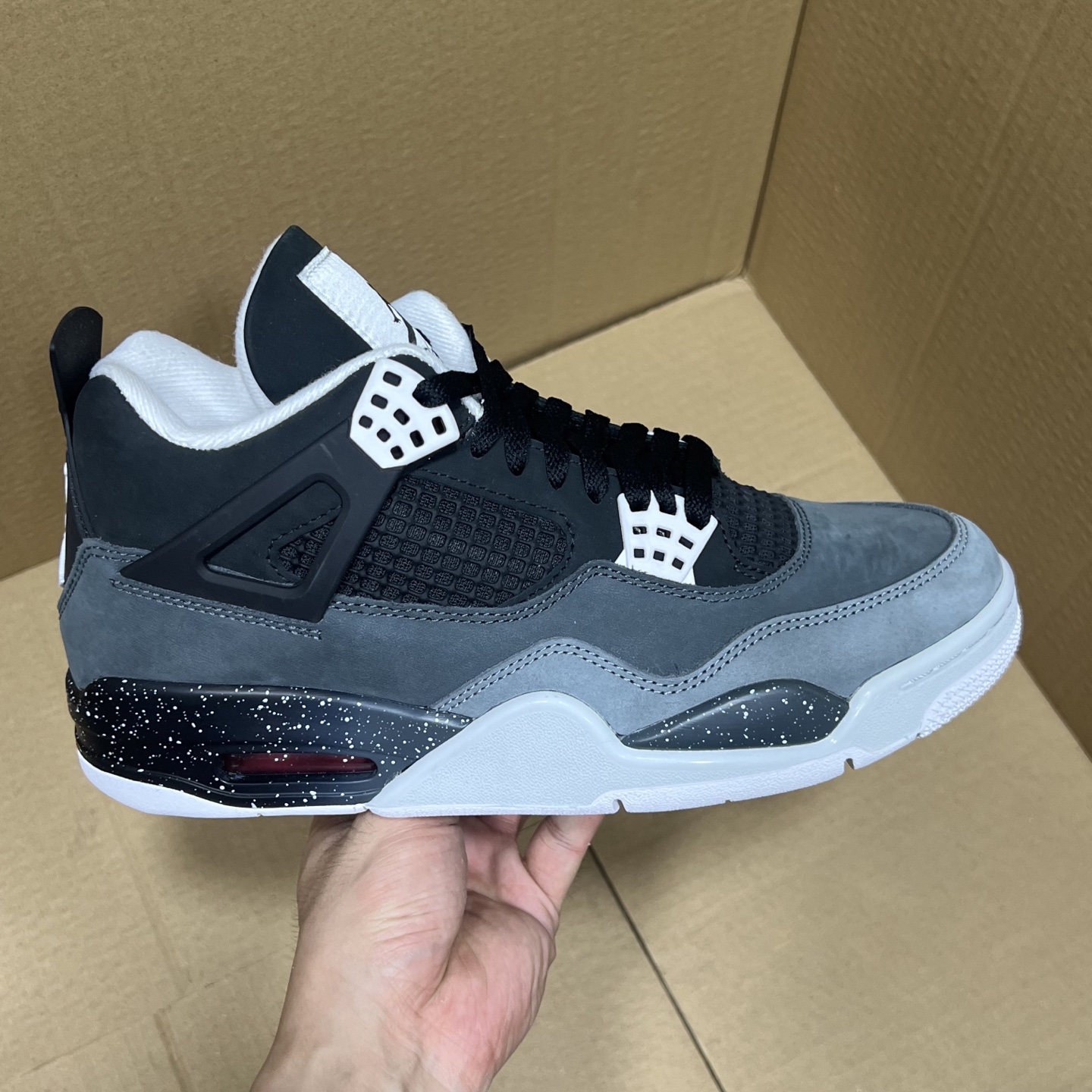 年度重磅福利！R1版AJ4系列特价！市场知名外贸R1版本！早期老的DT，懂的人都懂！品质 口碑一直在线！