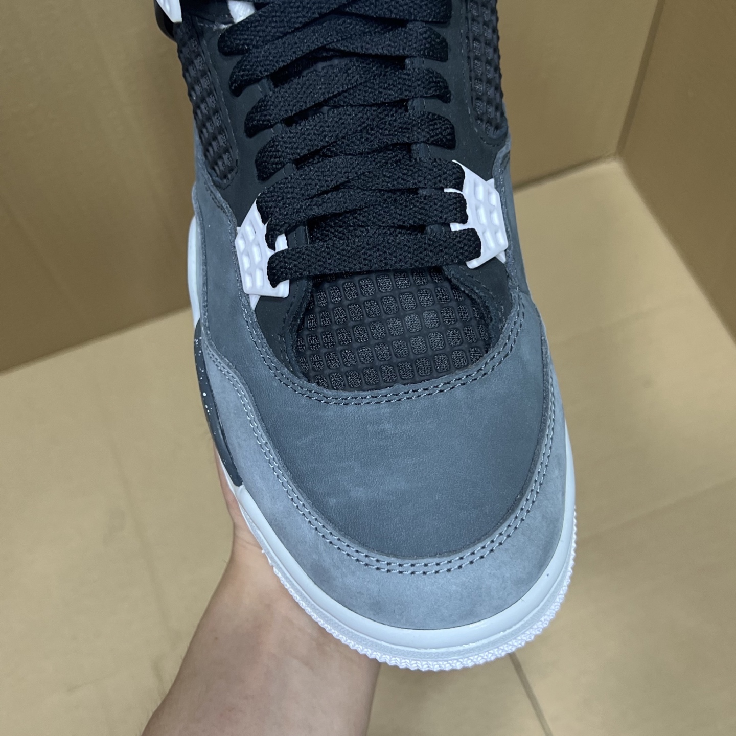 年度重磅福利！R1版AJ4系列特价！市场知名外贸R1版本！早期老的DT，懂的人都懂！品质 口碑一直在线！