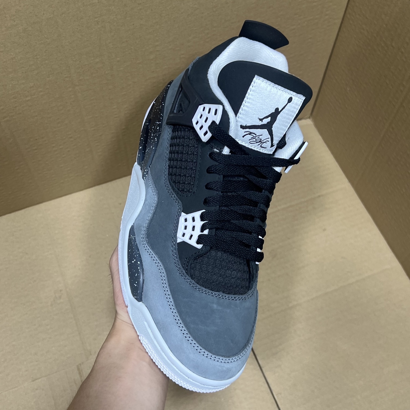 年度重磅福利！R1版AJ4系列特价！市场知名外贸R1版本！早期老的DT，懂的人都懂！品质 口碑一直在线！