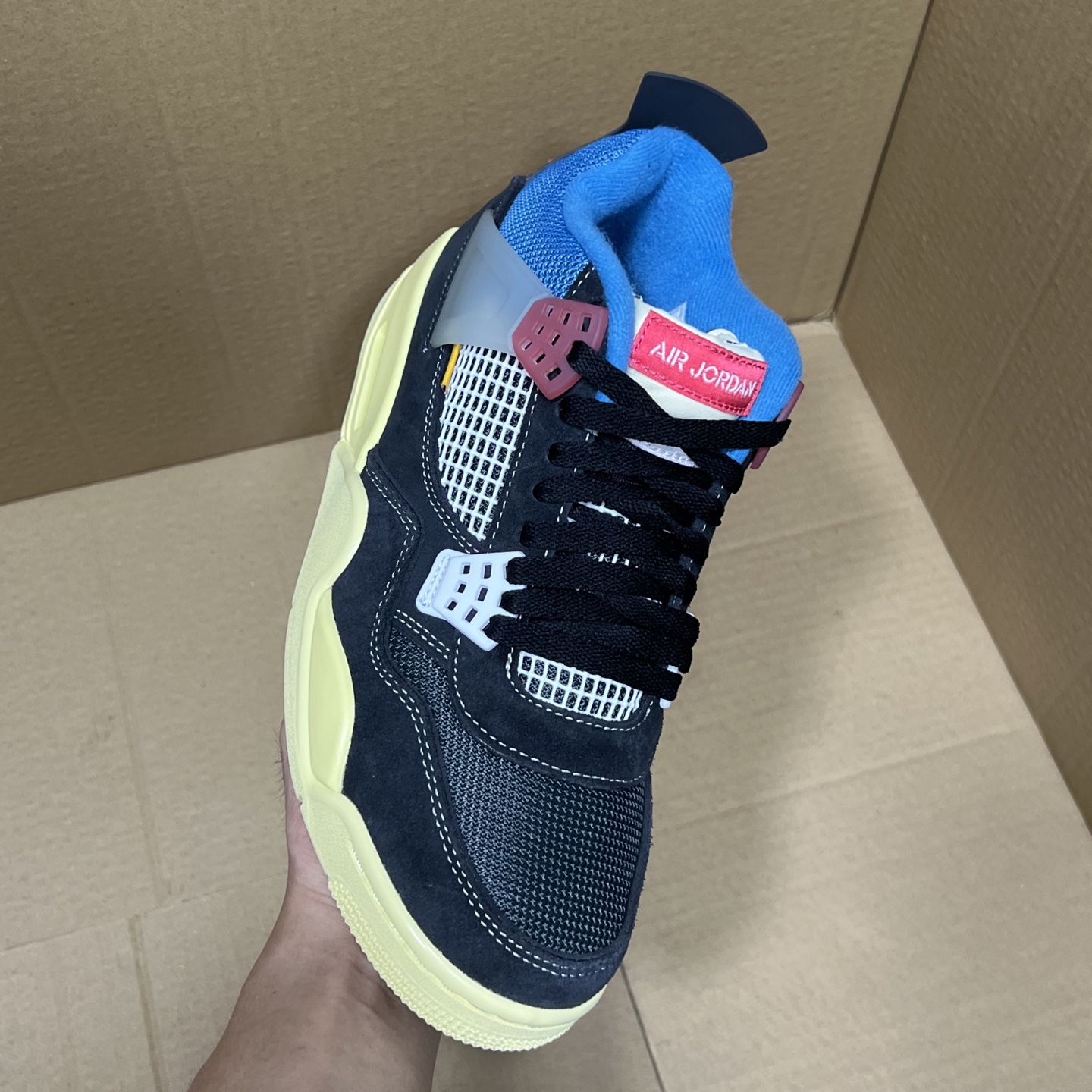 年度重磅福利！R1版AJ4系列特价！市场知名外贸R1版本！早期老的DT，懂的人都懂！品质 口碑一直在线！