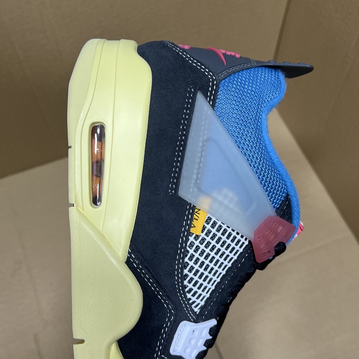 年度重磅福利！R1版AJ4系列特价！市场知名外贸R1版本！早期老的DT，懂的人都懂！品质 口碑一直在线！