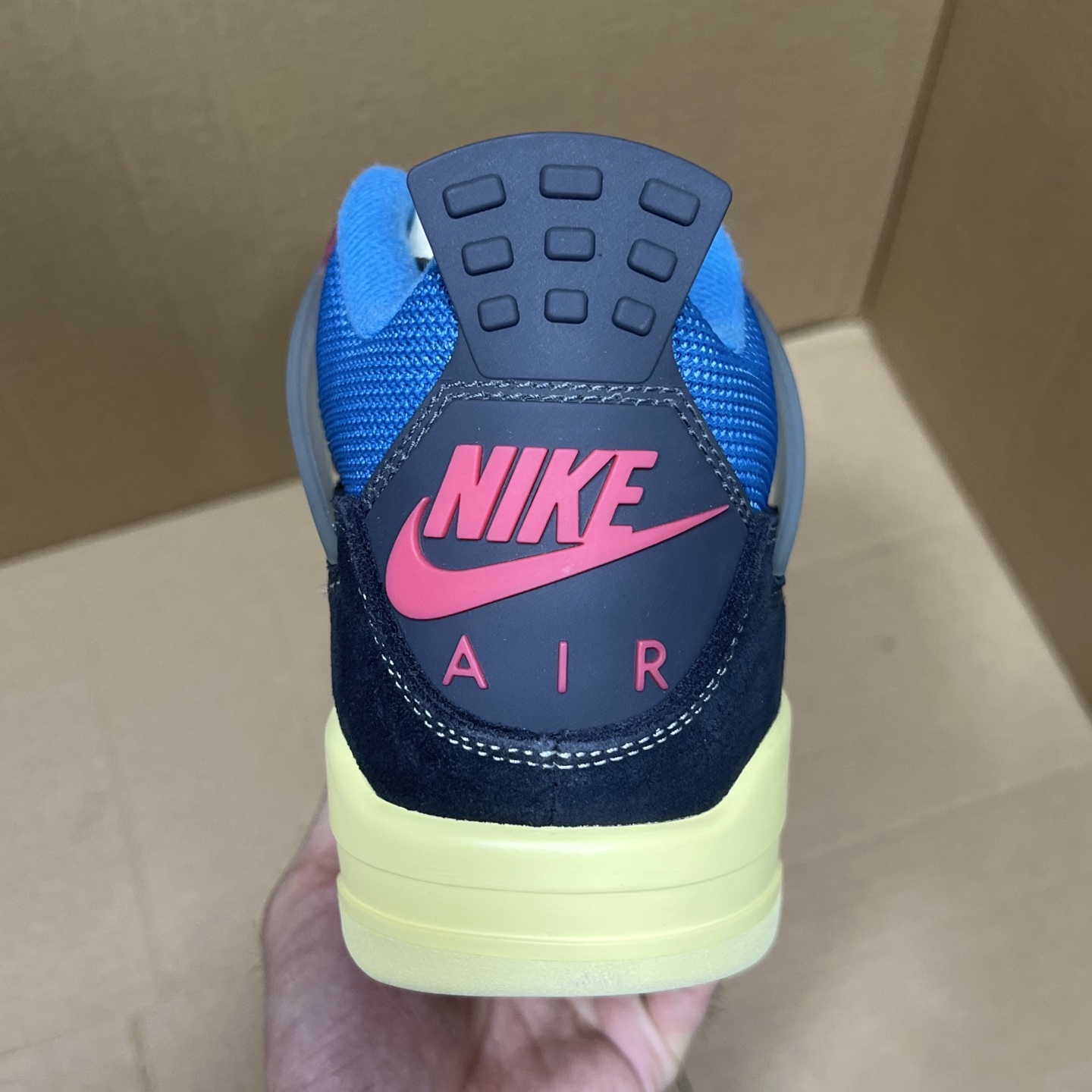 年度重磅福利！R1版AJ4系列特价！市场知名外贸R1版本！早期老的DT，懂的人都懂！品质 口碑一直在线！