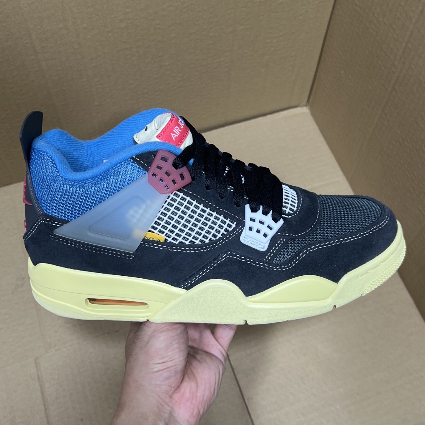 年度重磅福利！R1版AJ4系列特价！市场知名外贸R1版本！早期老的DT，懂的人都懂！品质 口碑一直在线！