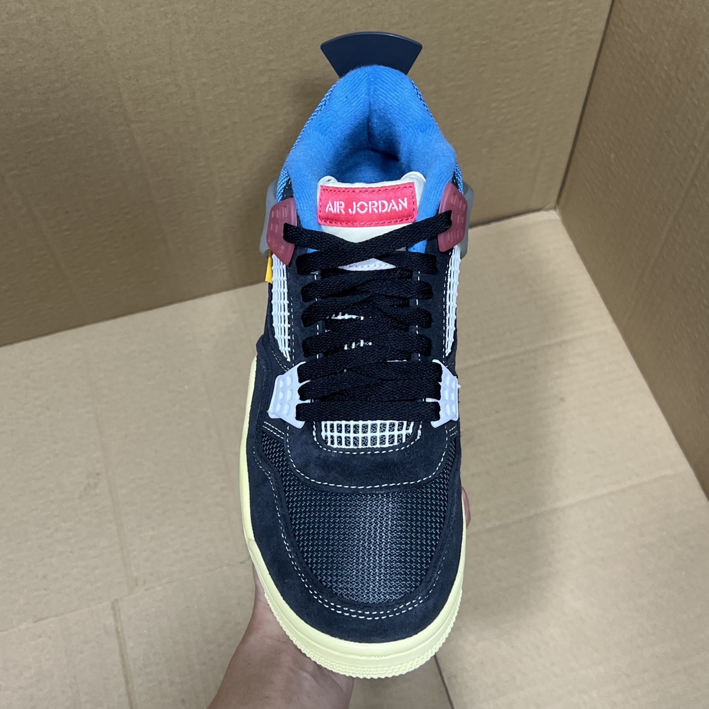 年度重磅福利！R1版AJ4系列特价！市场知名外贸R1版本！早期老的DT，懂的人都懂！品质 口碑一直在线！