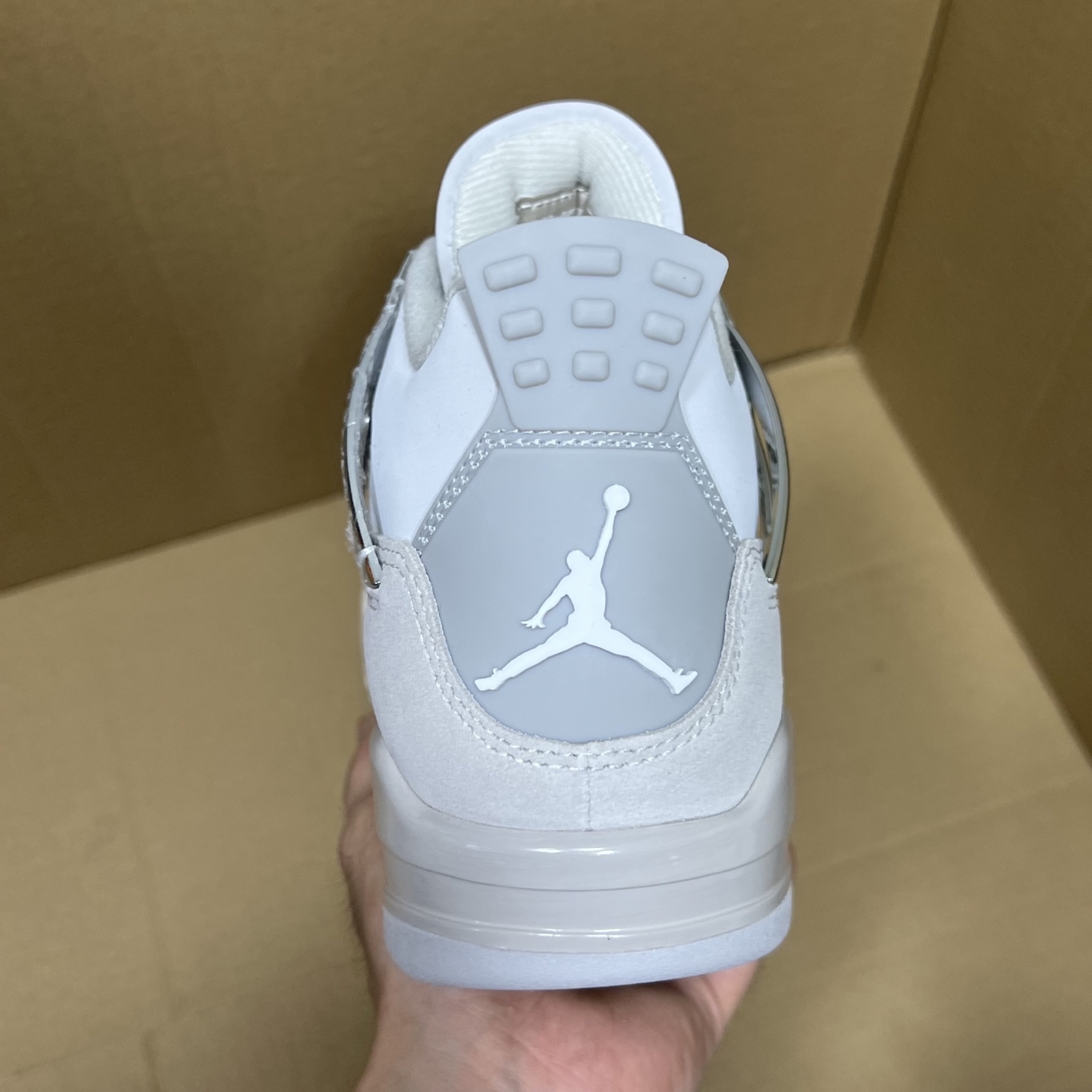 年度重磅福利！R1版AJ4系列特价！市场知名外贸R1版本！早期老的DT，懂的人都懂！品质 口碑一直在线！