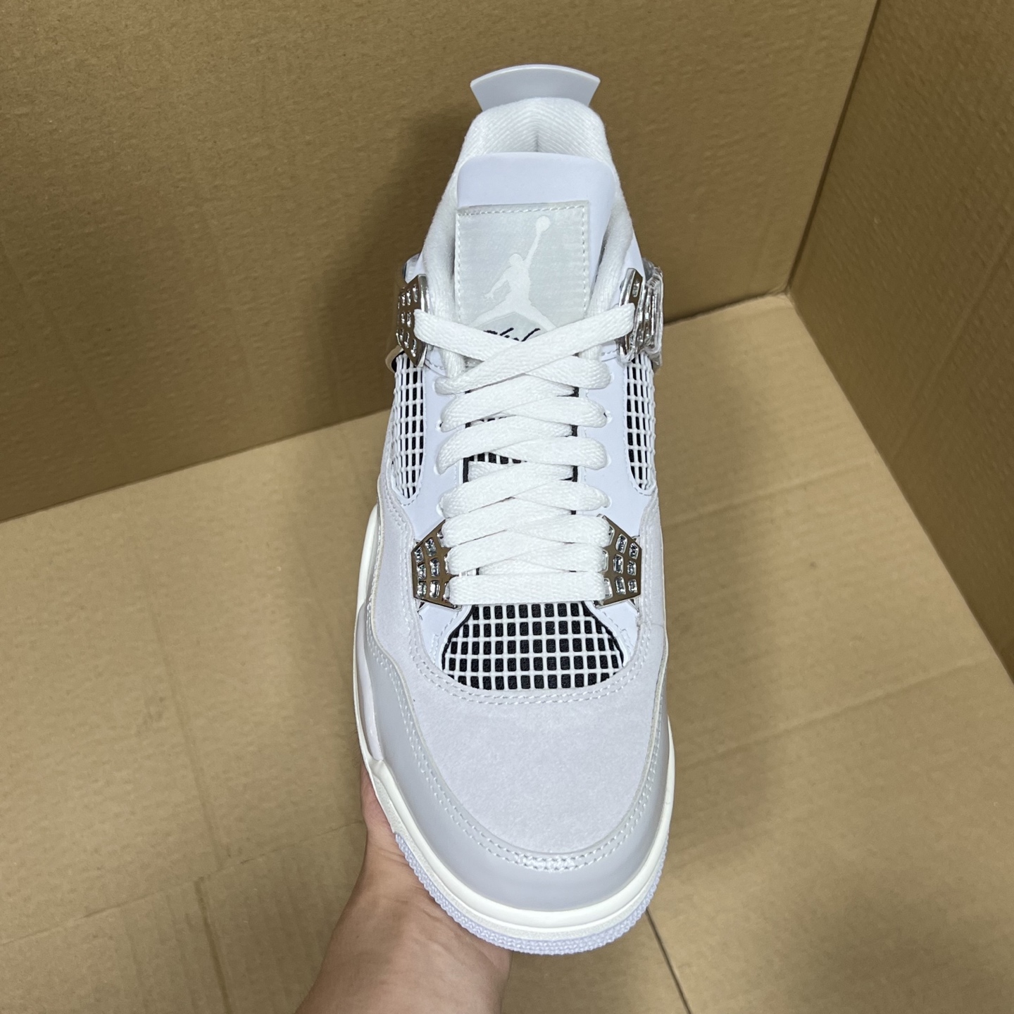 年度重磅福利！R1版AJ4系列特价！市场知名外贸R1版本！早期老的DT，懂的人都懂！品质 口碑一直在线！