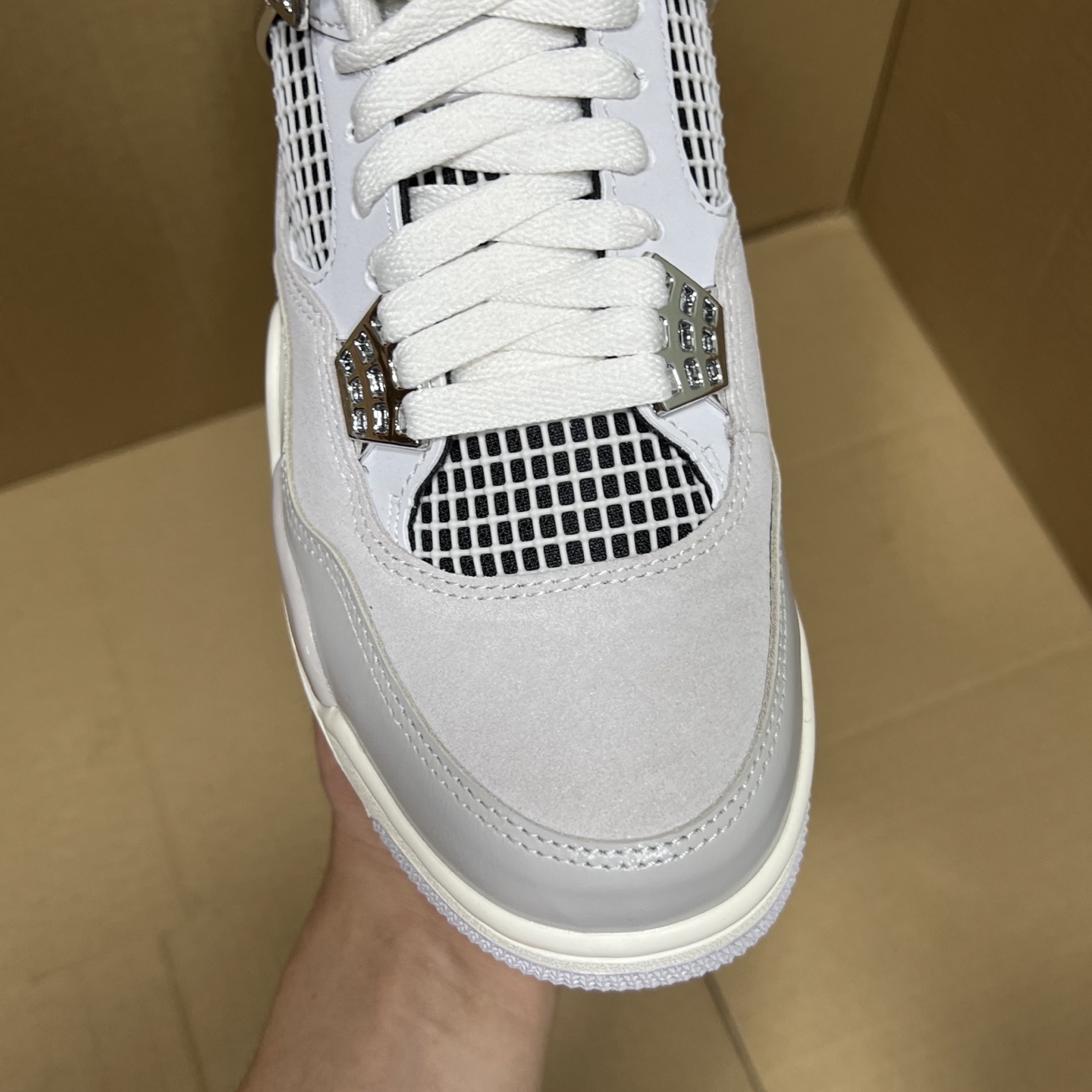 年度重磅福利！R1版AJ4系列特价！市场知名外贸R1版本！早期老的DT，懂的人都懂！品质 口碑一直在线！