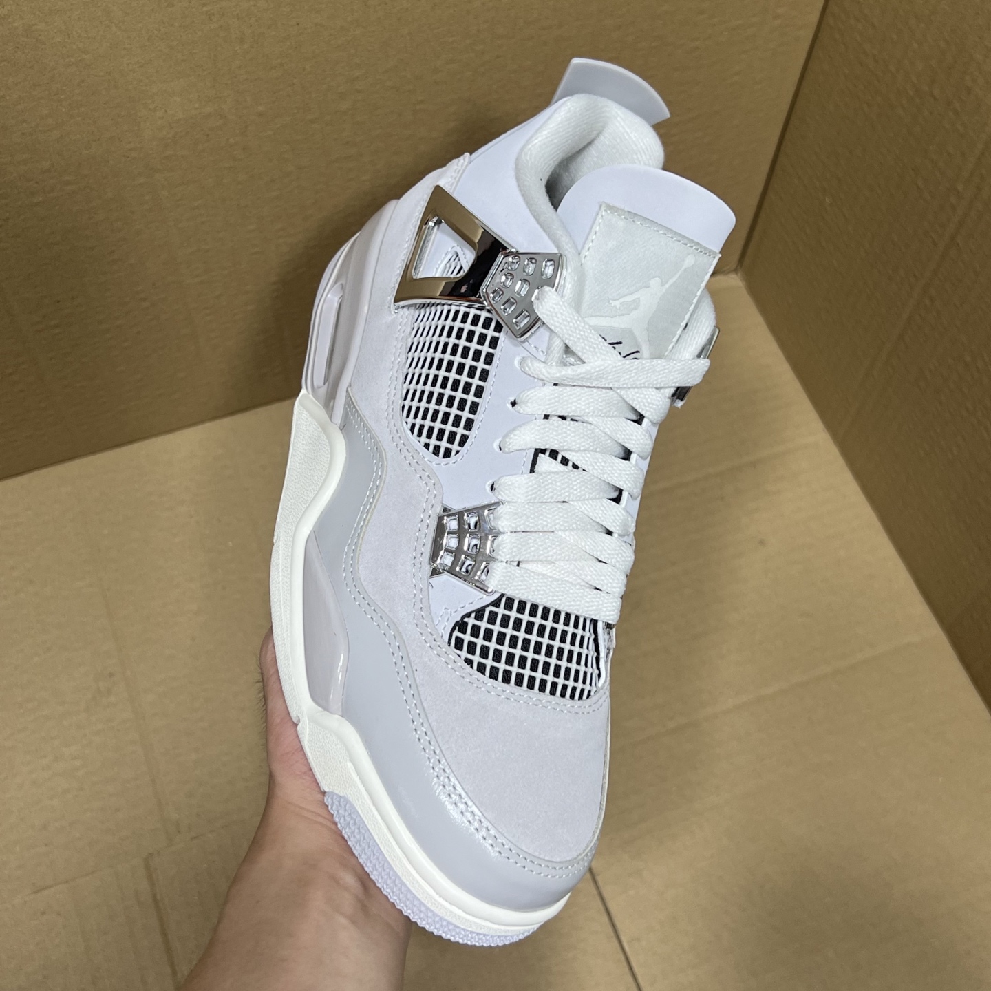 年度重磅福利！R1版AJ4系列特价！市场知名外贸R1版本！早期老的DT，懂的人都懂！品质 口碑一直在线！