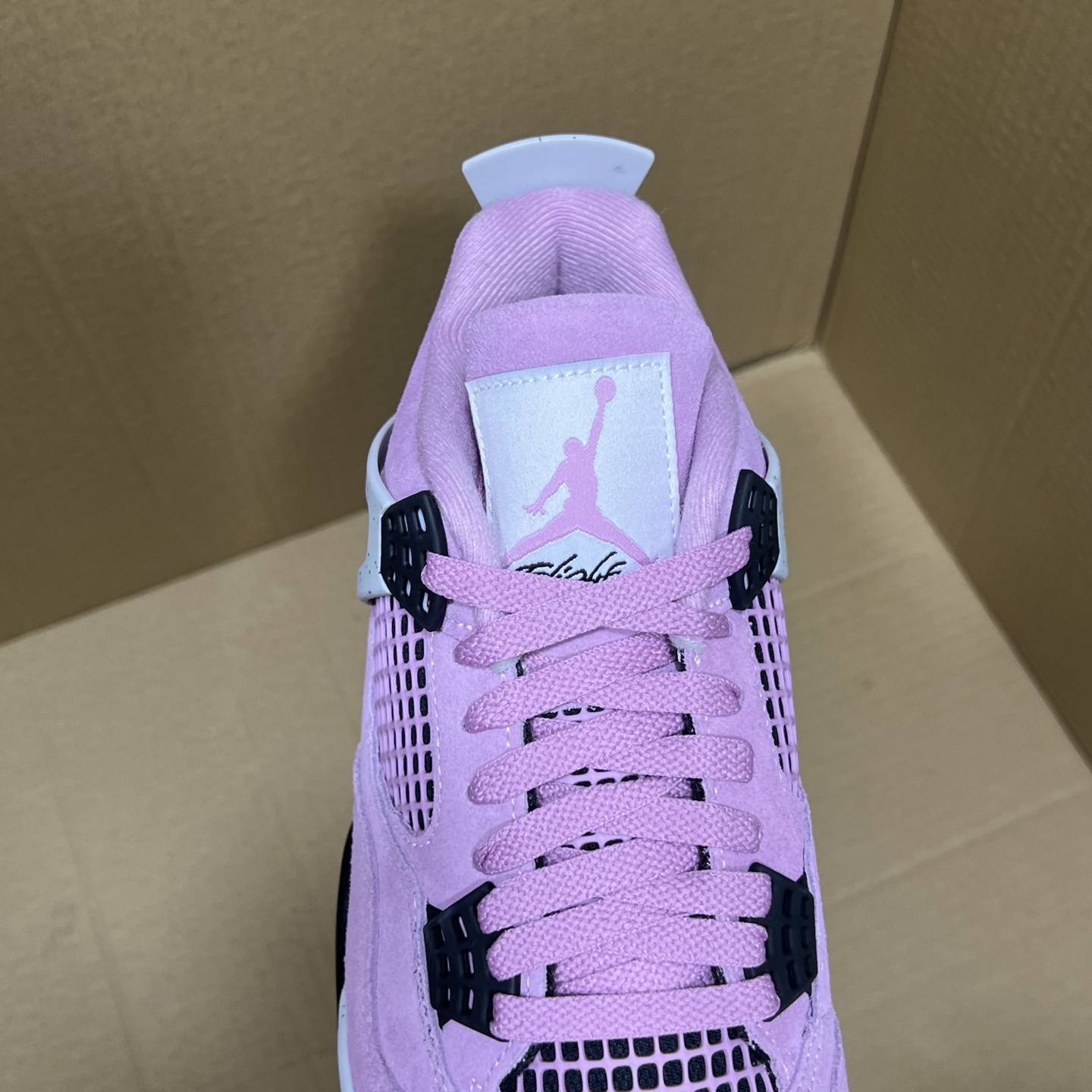 年度重磅福利！R1版AJ4系列特价！市场知名外贸R1版本！早期老的DT，懂的人都懂！品质 口碑一直在线！