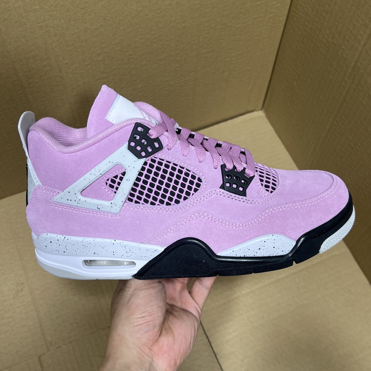 年度重磅福利！R1版AJ4系列特价！市场知名外贸R1版本！早期老的DT，懂的人都懂！品质 口碑一直在线！