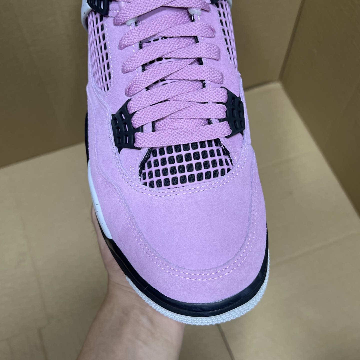 年度重磅福利！R1版AJ4系列特价！市场知名外贸R1版本！早期老的DT，懂的人都懂！品质 口碑一直在线！