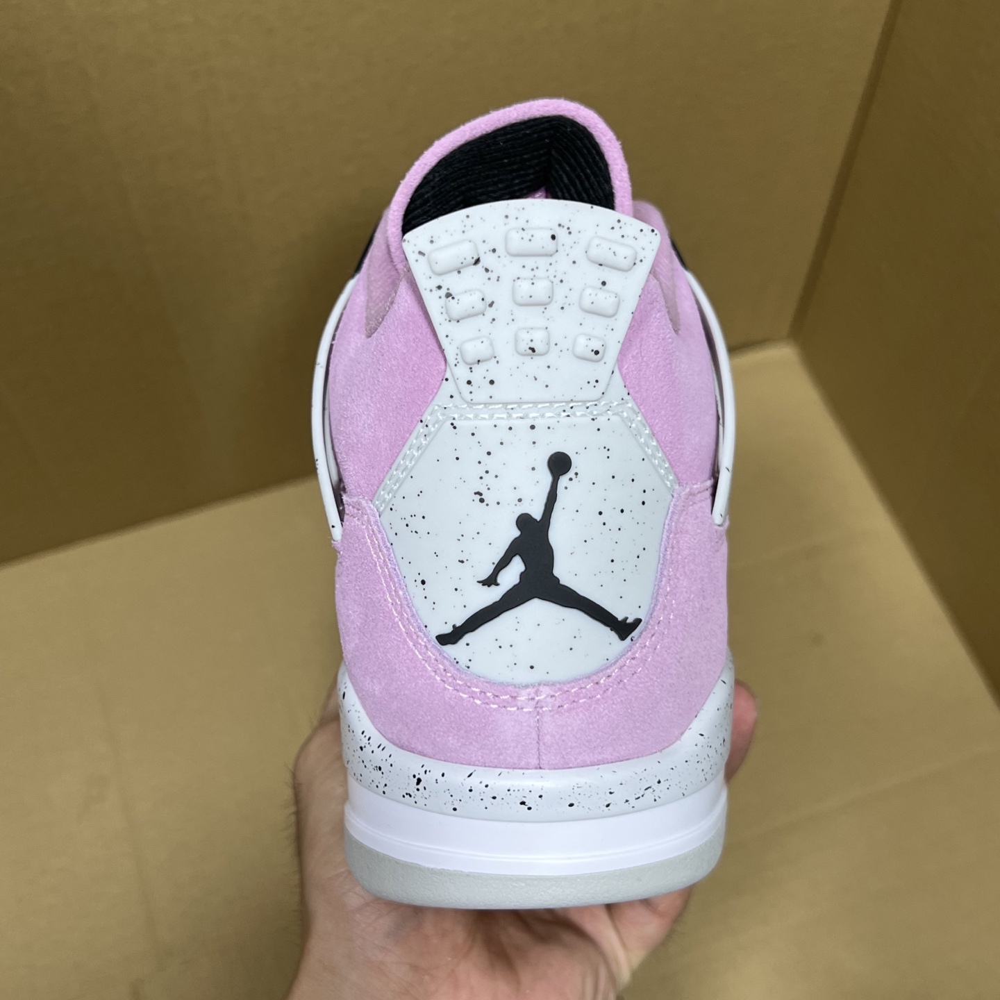 年度重磅福利！R1版AJ4系列特价！市场知名外贸R1版本！早期老的DT，懂的人都懂！品质 口碑一直在线！