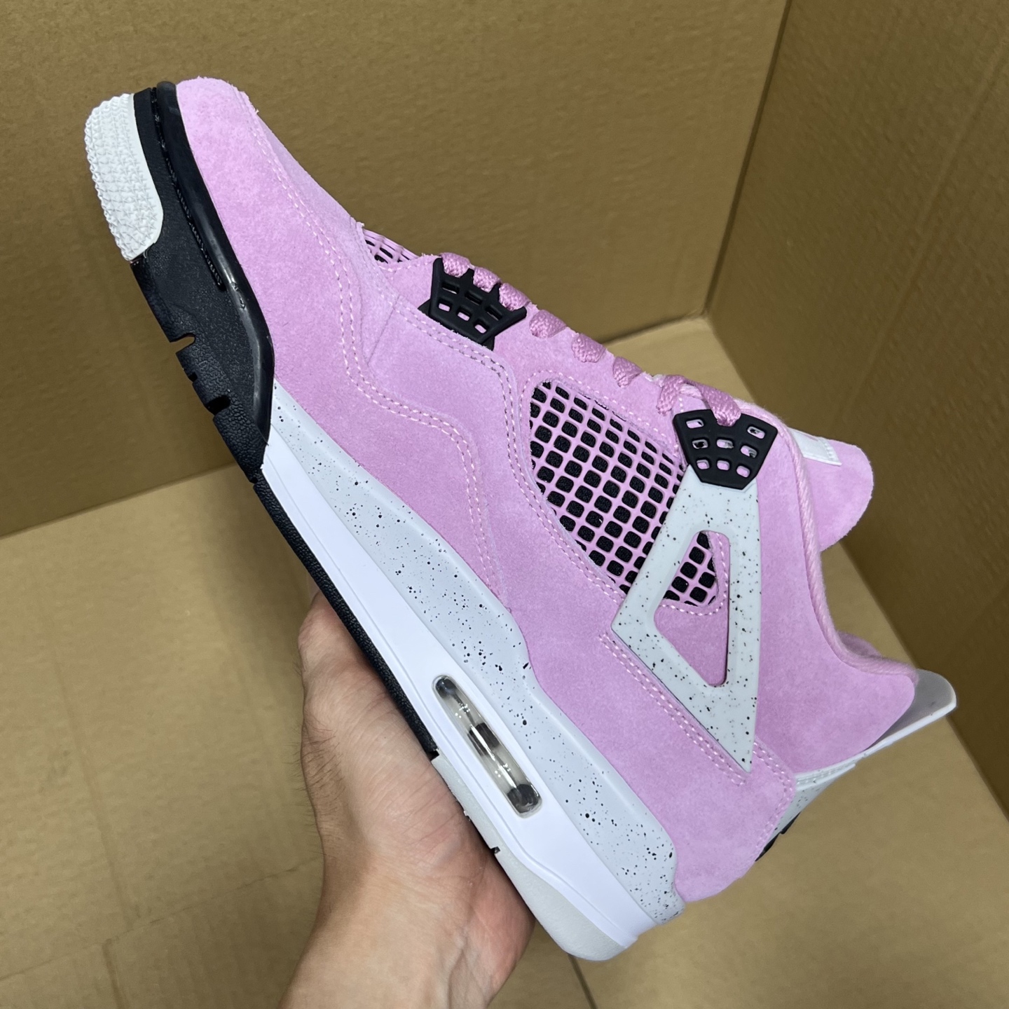 年度重磅福利！R1版AJ4系列特价！市场知名外贸R1版本！早期老的DT，懂的人都懂！品质 口碑一直在线！