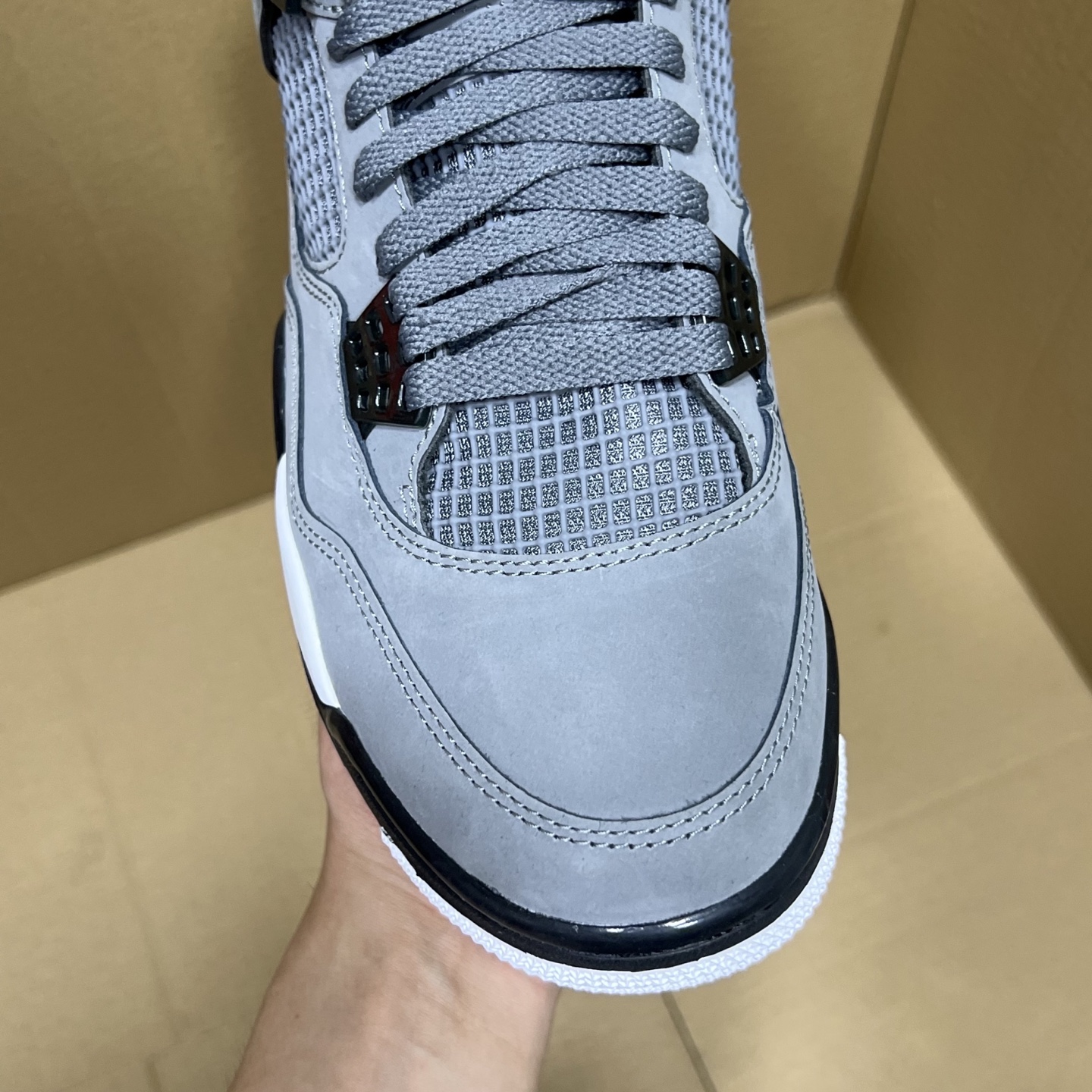 年度重磅福利！R1版AJ4系列特价！市场知名外贸R1版本！早期老的DT，懂的人都懂！品质 口碑一直在线！