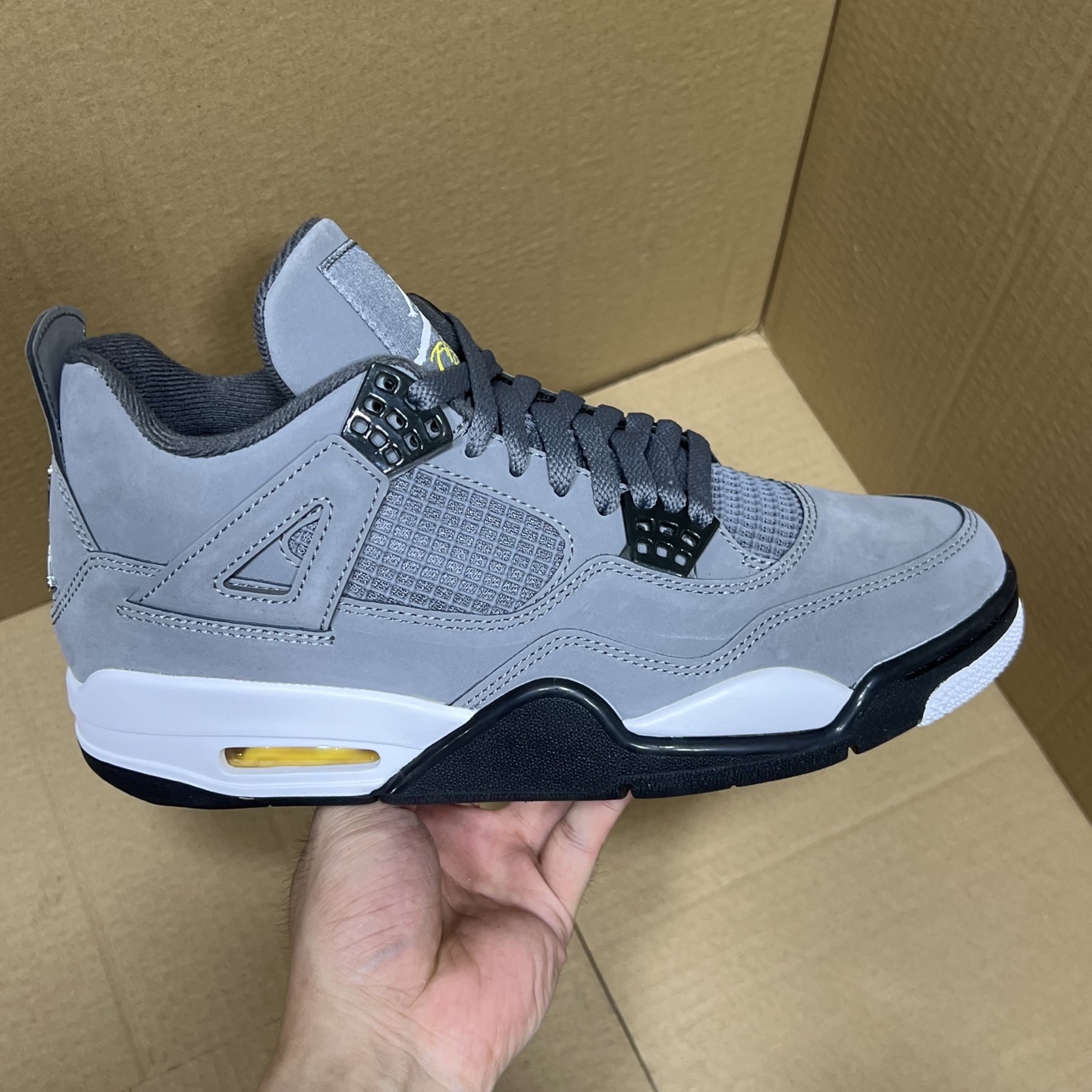 年度重磅福利！R1版AJ4系列特价！市场知名外贸R1版本！早期老的DT，懂的人都懂！品质 口碑一直在线！