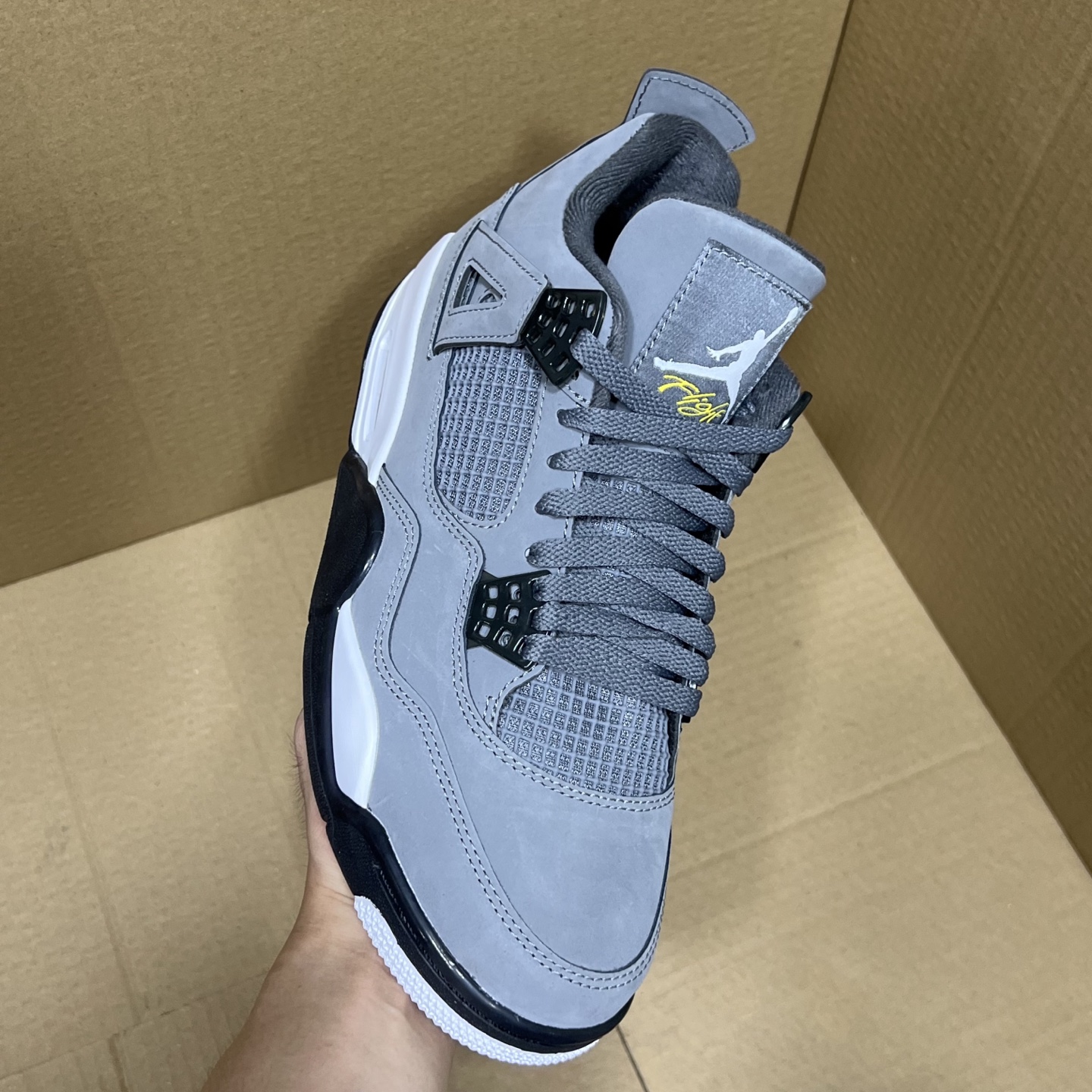 年度重磅福利！R1版AJ4系列特价！市场知名外贸R1版本！早期老的DT，懂的人都懂！品质 口碑一直在线！