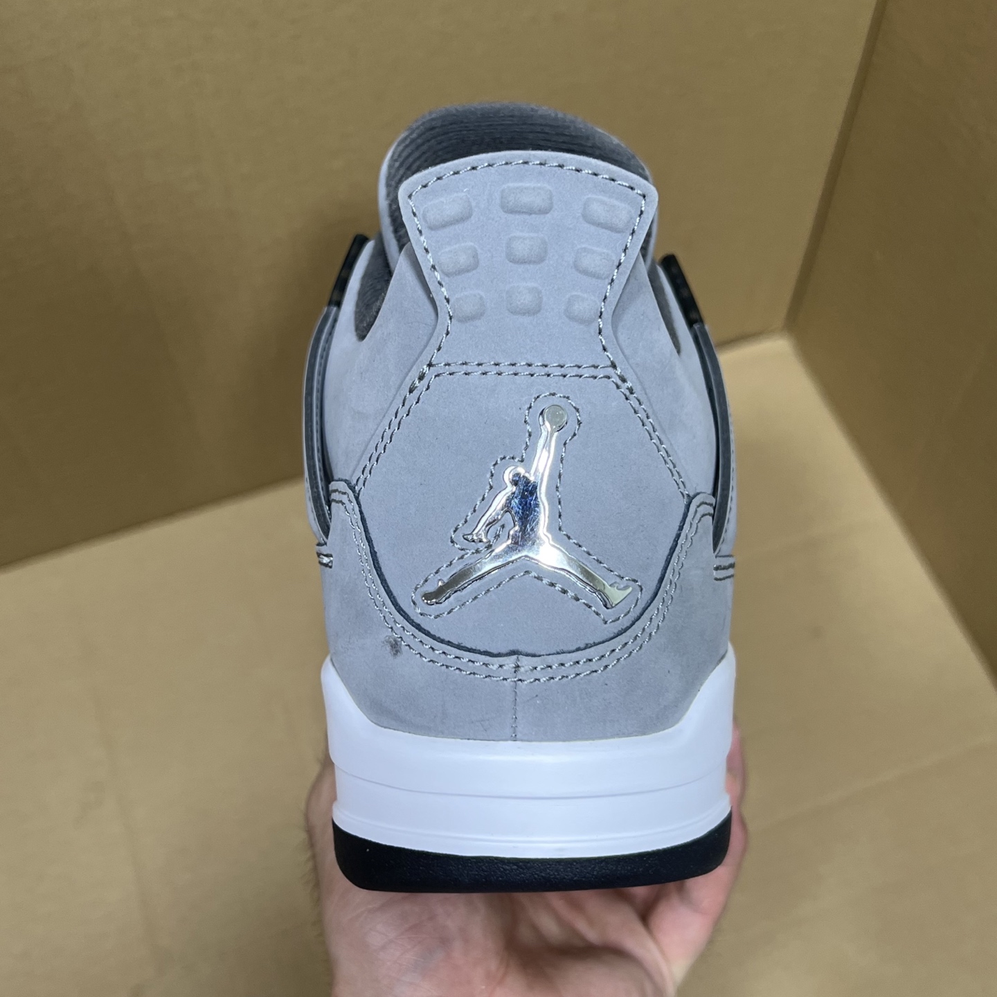 年度重磅福利！R1版AJ4系列特价！市场知名外贸R1版本！早期老的DT，懂的人都懂！品质 口碑一直在线！