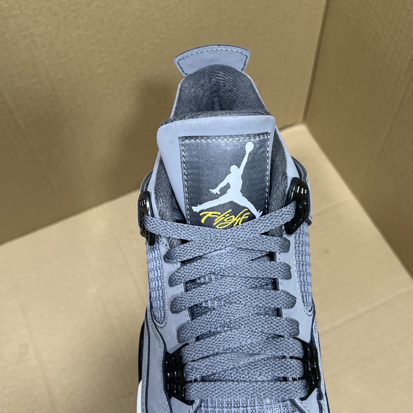 年度重磅福利！R1版AJ4系列特价！市场知名外贸R1版本！早期老的DT，懂的人都懂！品质 口碑一直在线！