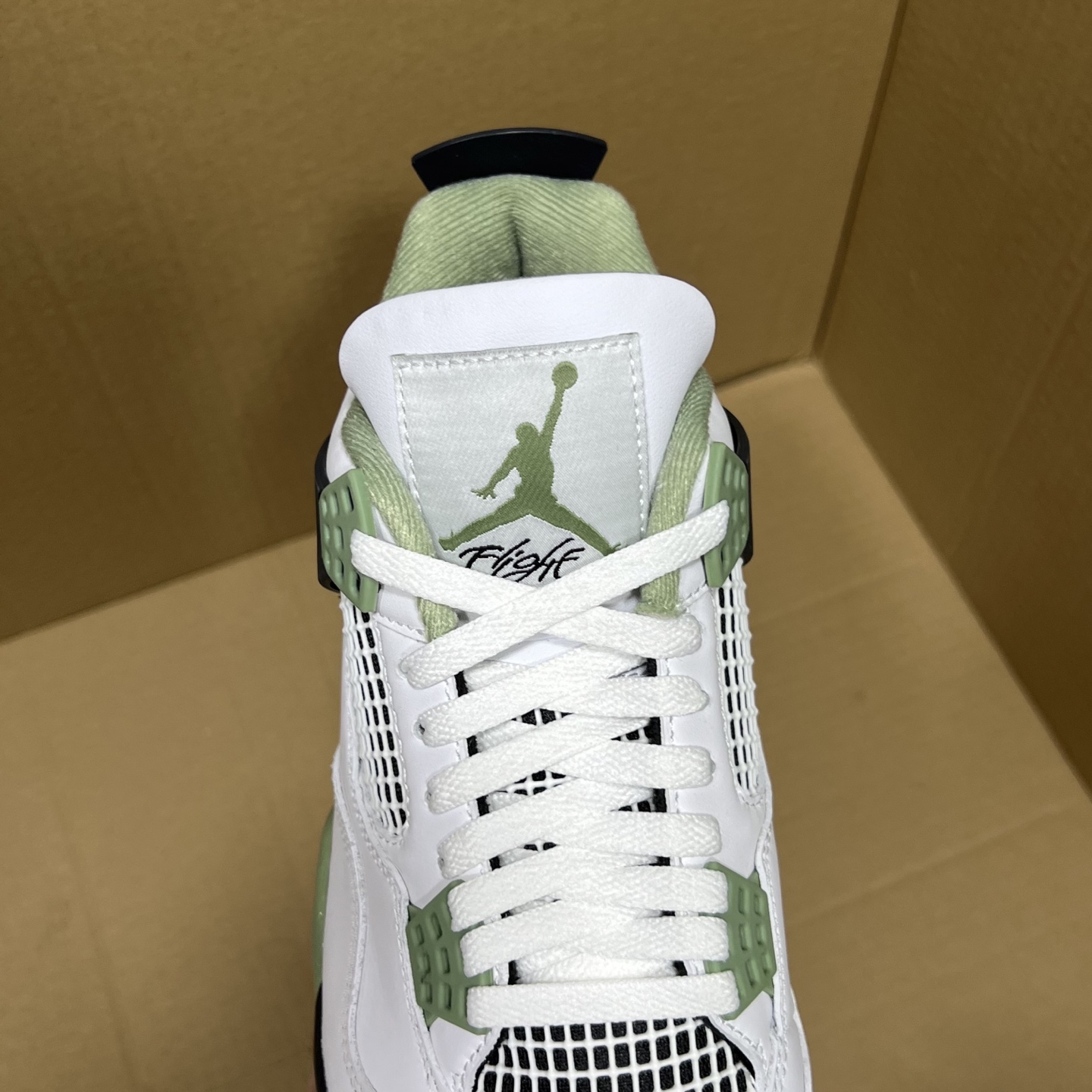 年度重磅福利！R1版AJ4系列特价！市场知名外贸R1版本！早期老的DT，懂的人都懂！品质 口碑一直在线！