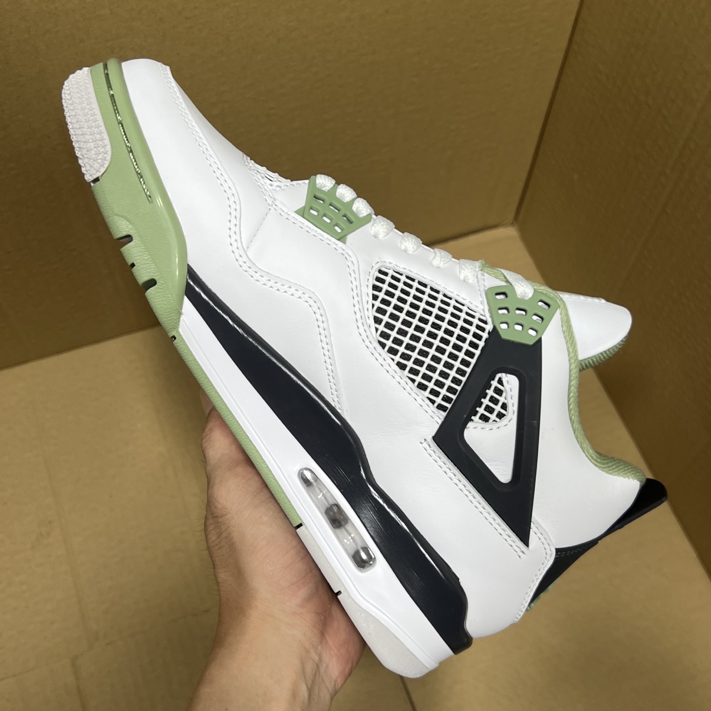 年度重磅福利！R1版AJ4系列特价！市场知名外贸R1版本！早期老的DT，懂的人都懂！品质 口碑一直在线！