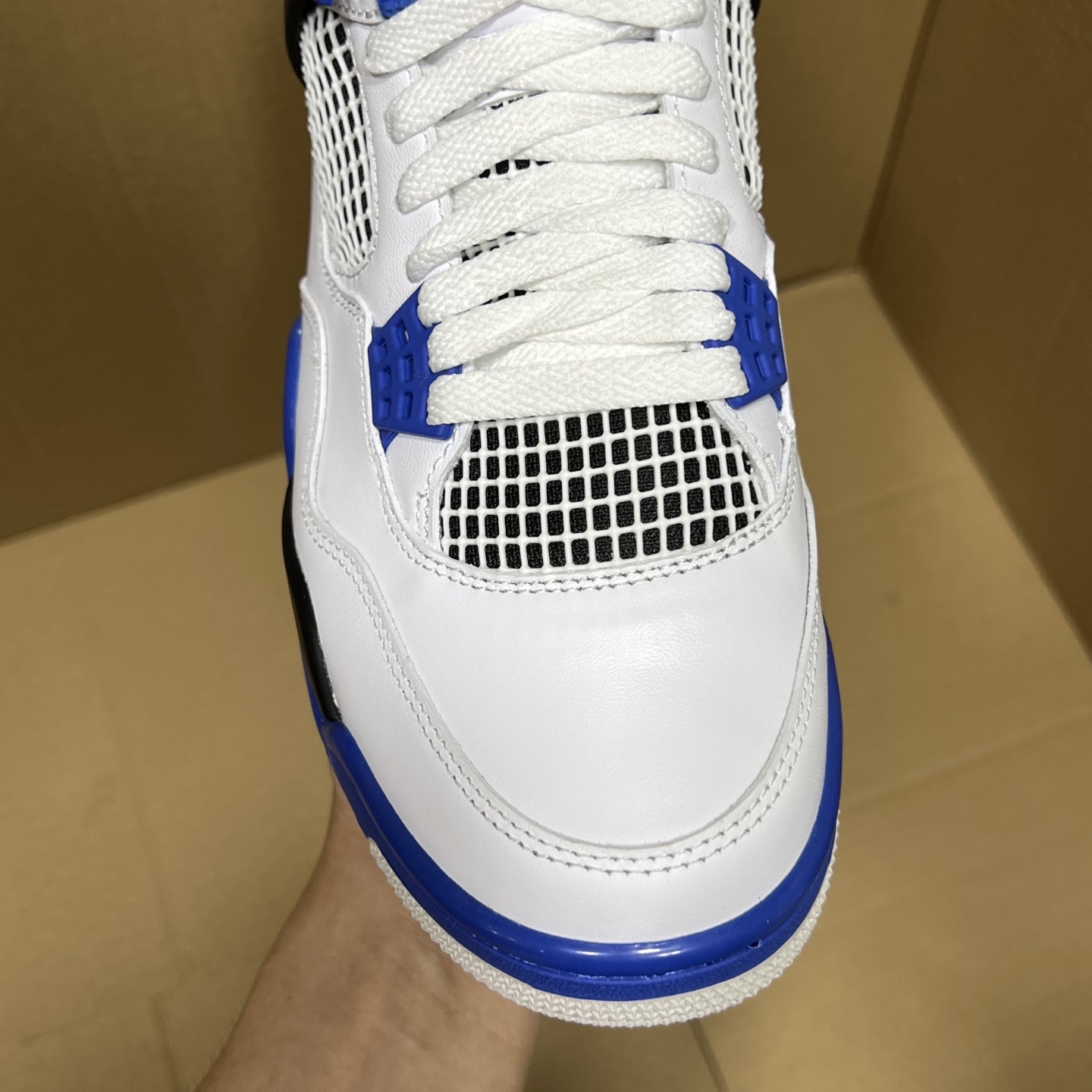 年度重磅福利！R1版AJ4系列特价！市场知名外贸R1版本！早期老的DT，懂的人都懂！品质 口碑一直在线！