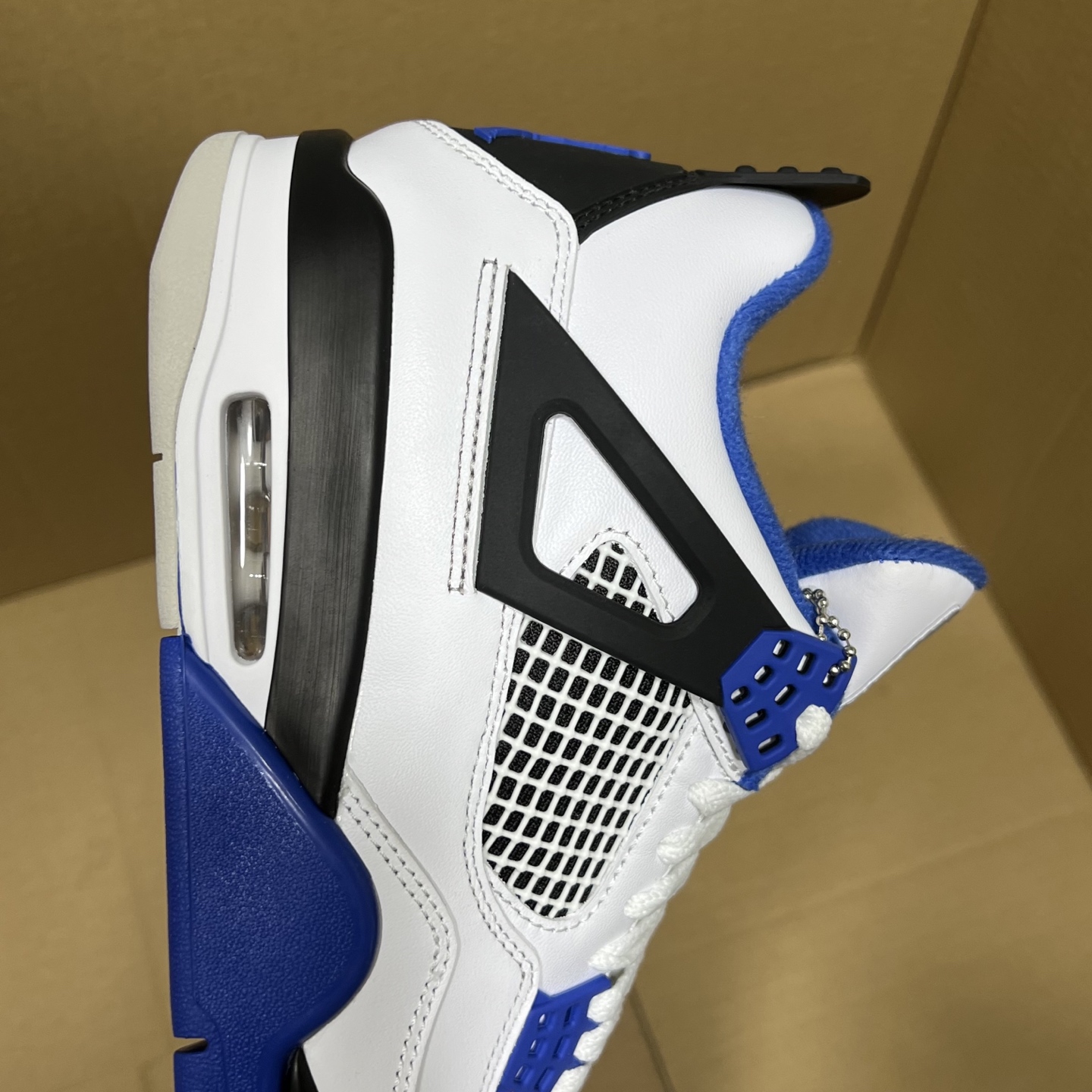 年度重磅福利！R1版AJ4系列特价！市场知名外贸R1版本！早期老的DT，懂的人都懂！品质 口碑一直在线！